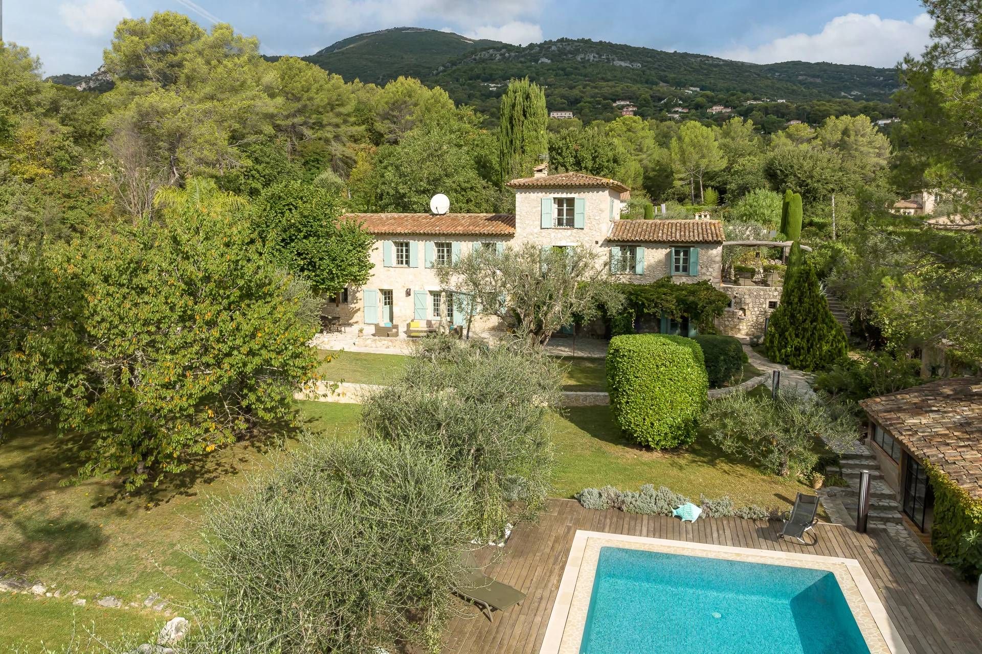 rumah dalam Tourrettes-sur-Loup, Provence-Alpes-Côte d'Azur 10994777