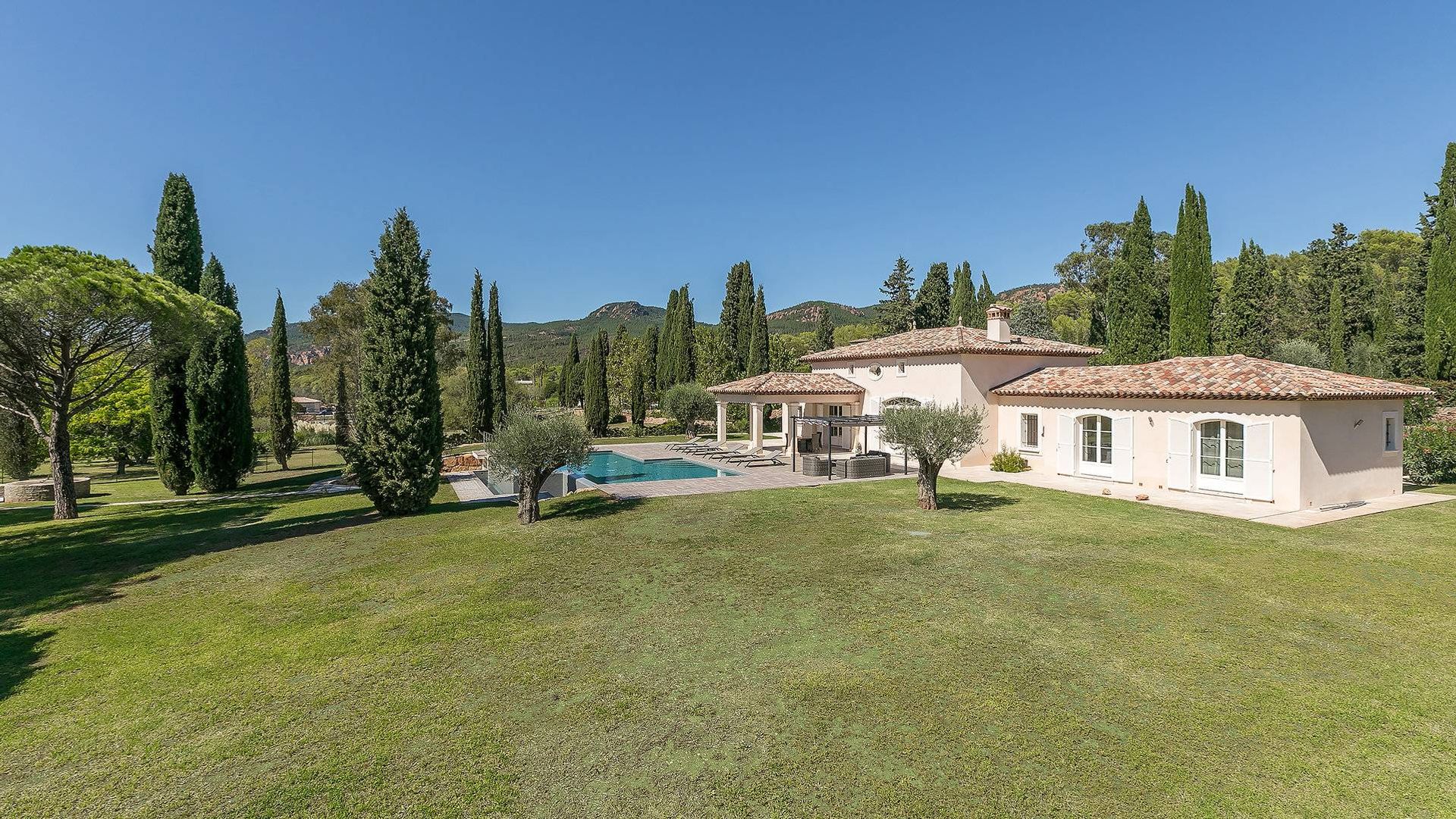 Huis in Puget-sur-Argens, Provence-Alpes-Côte d'Azur 10994945