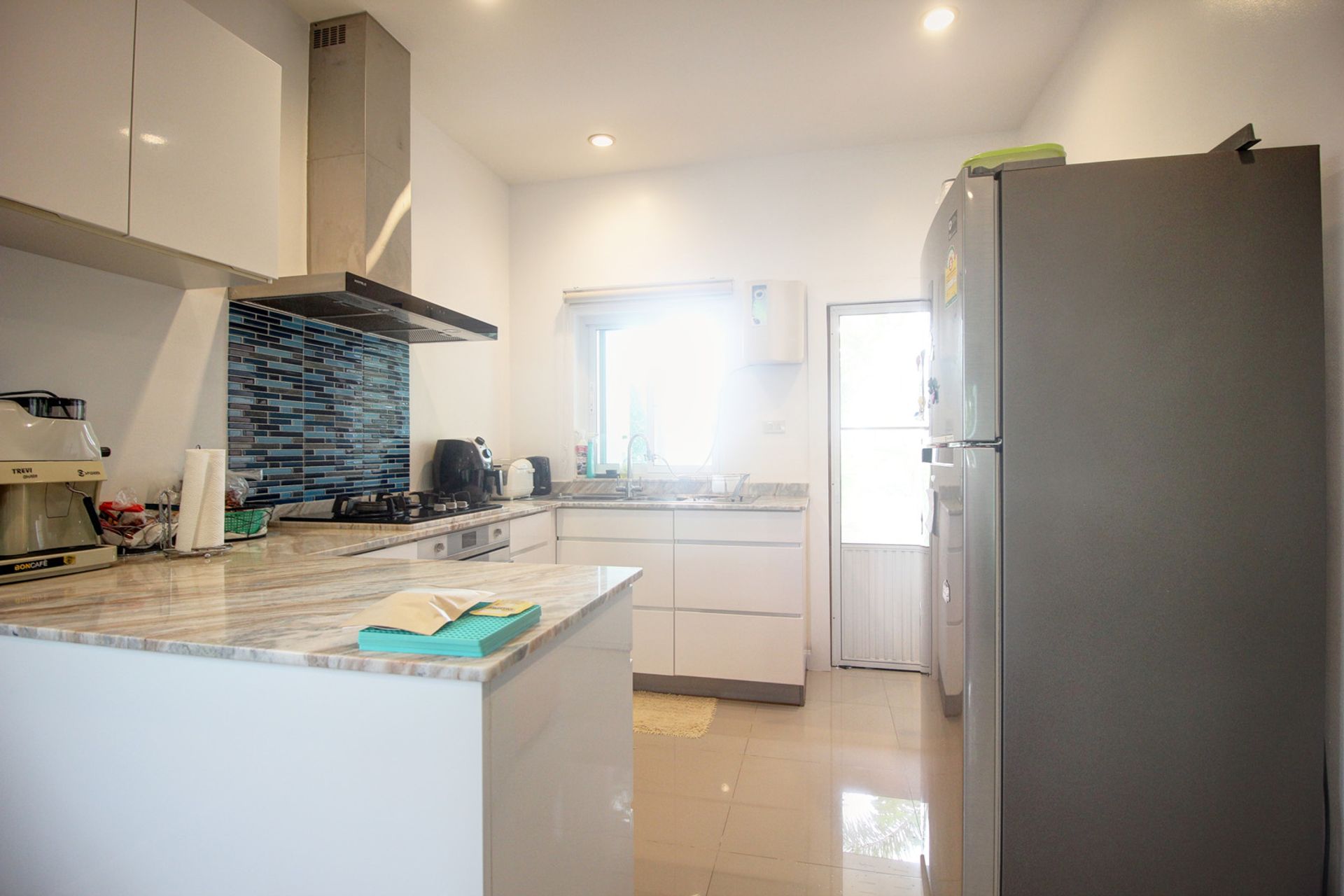 Condominium in Tambon Nong Kae, Chang Wat Prachuap Khiri Khan 10995191