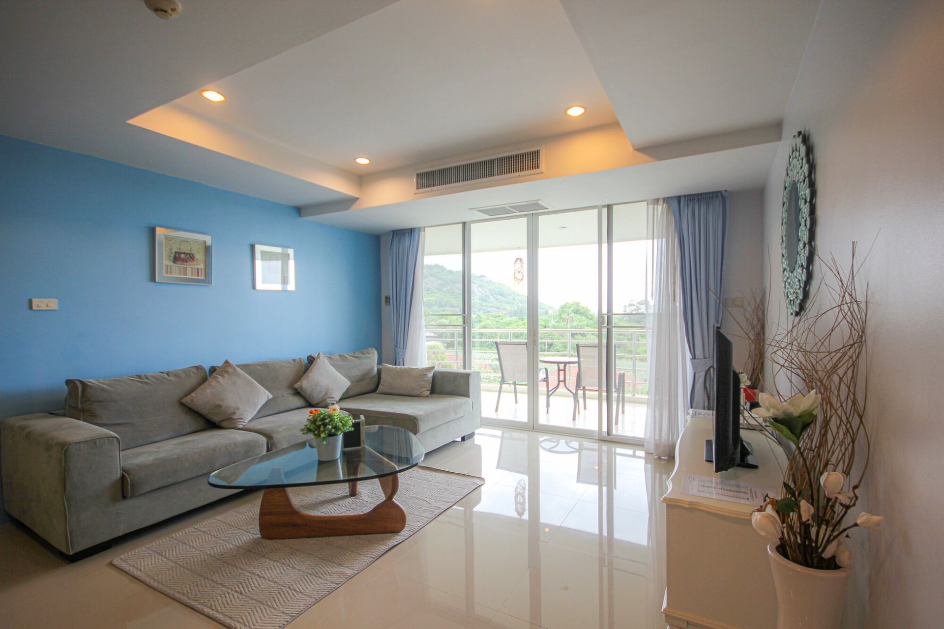 Condominium in Tambon Nong Kae, Chang Wat Prachuap Khiri Khan 10995375