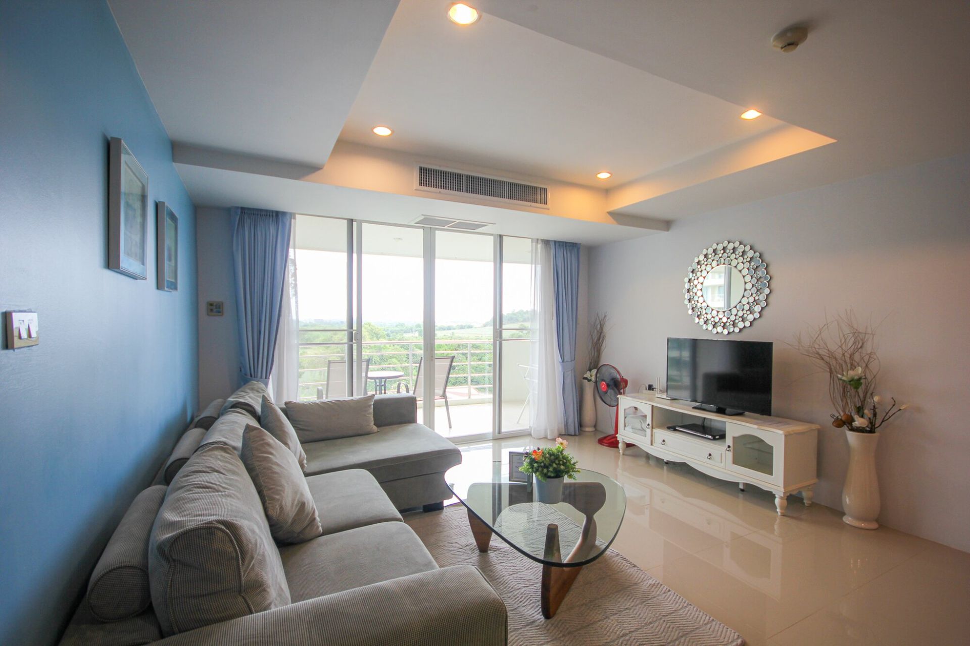 Condominium in Tambon Nong Kae, Chang Wat Prachuap Khiri Khan 10995375