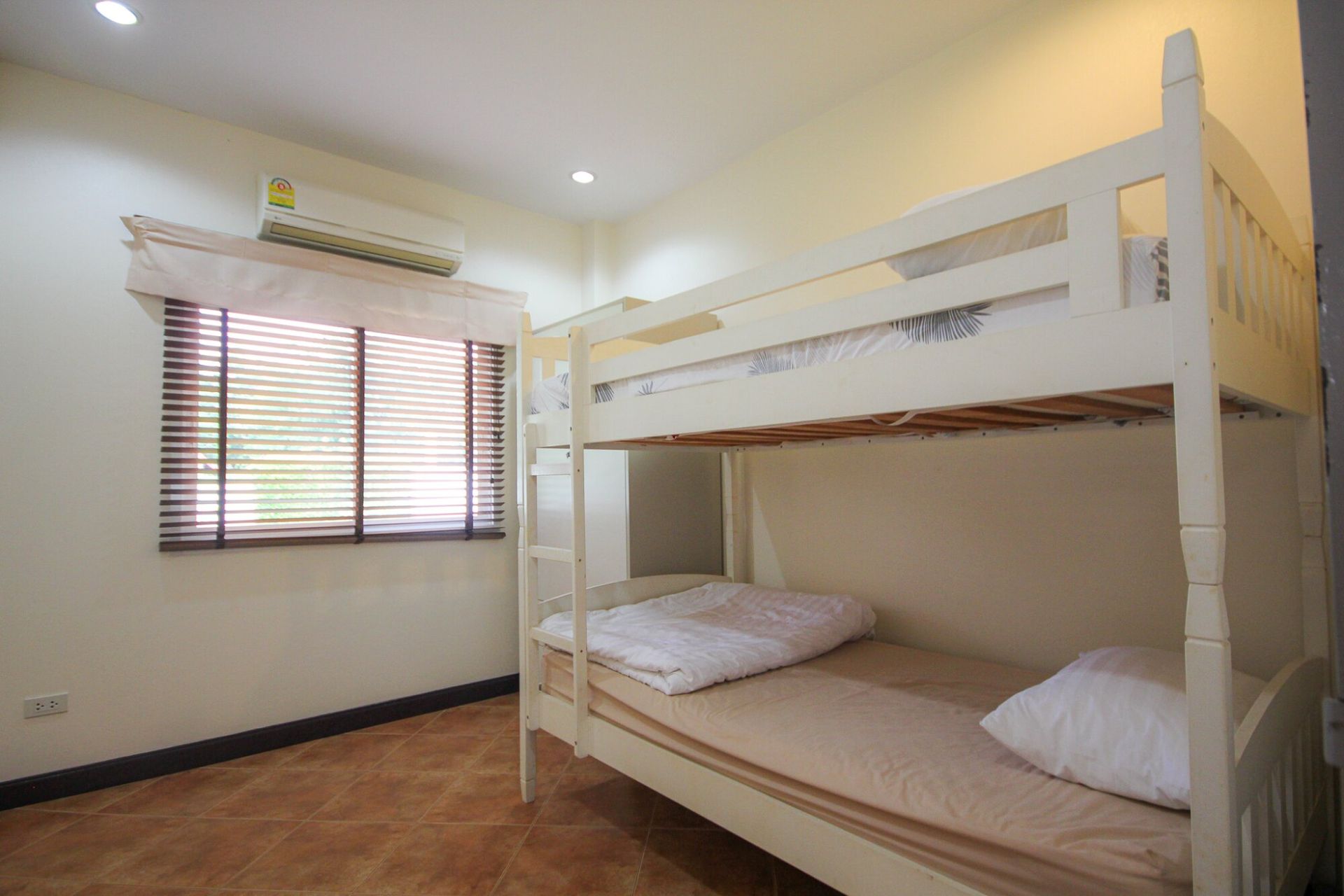 Condominium in Tambon Hin Lek Fai, Chang Wat Prachuap Khiri Khan 10995393