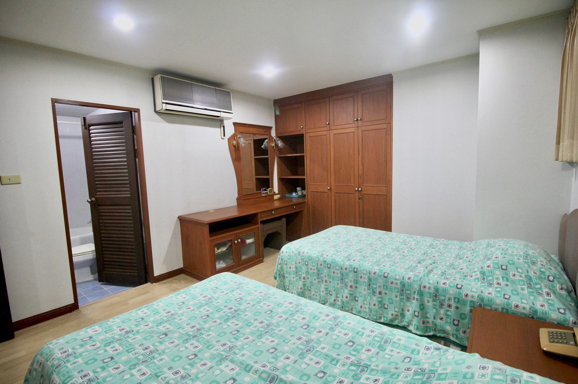 Condominium in Tambon Cha-am, Chang Wat Phetchaburi 10995414