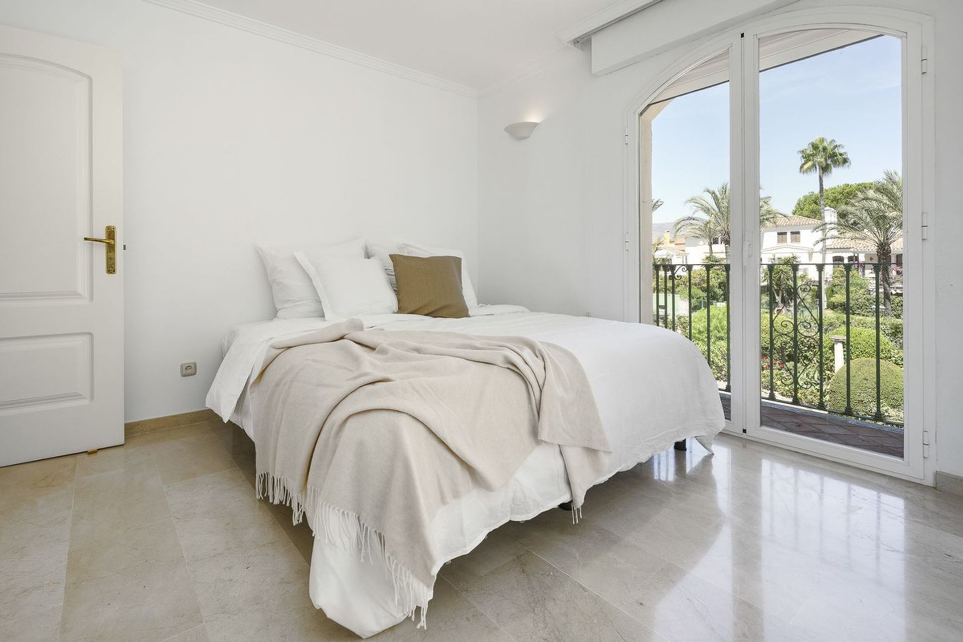 rumah dalam Estepona, Andalusia 10996487