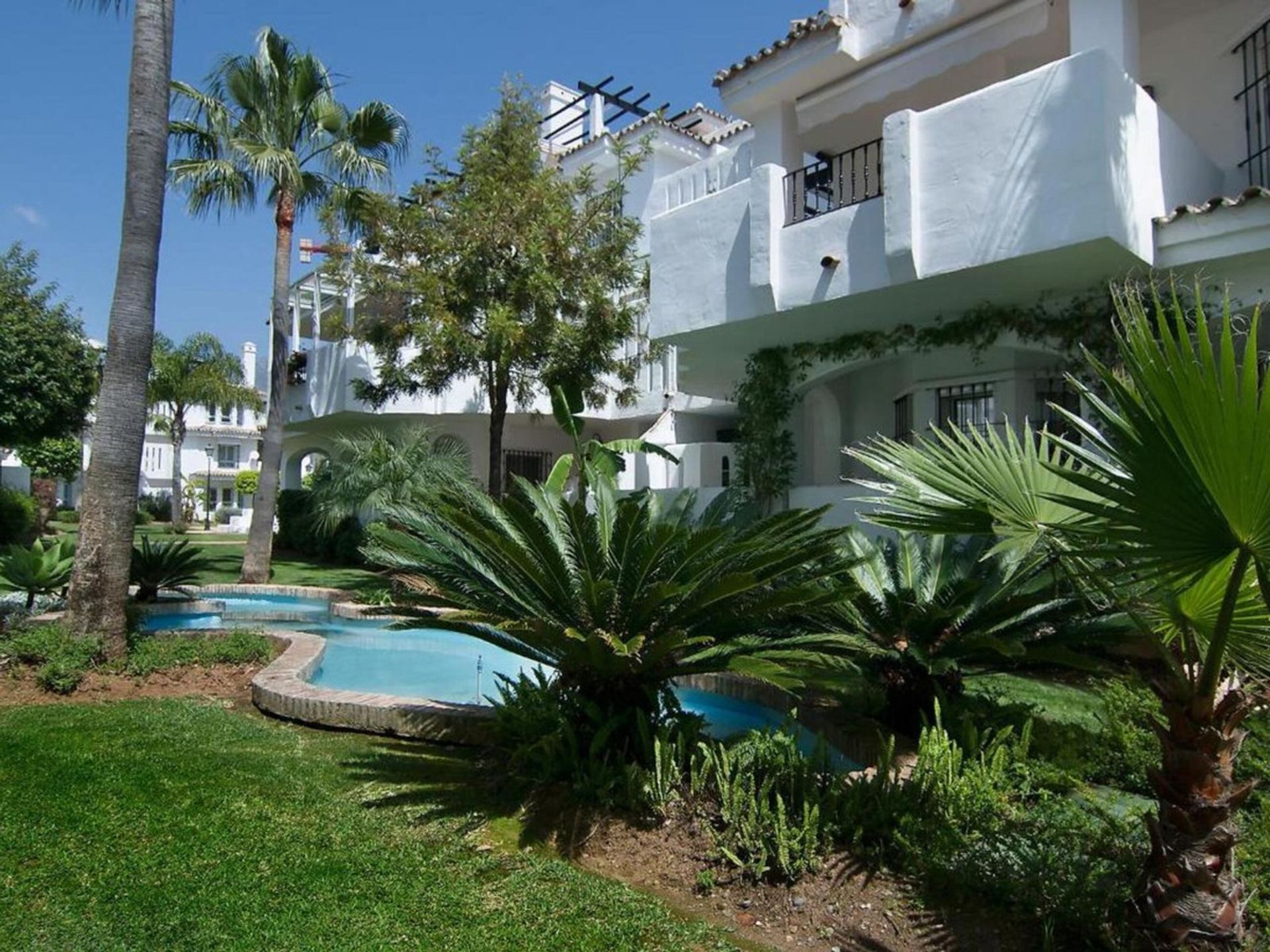 Condominium in Marbella, Andalucía 10996651