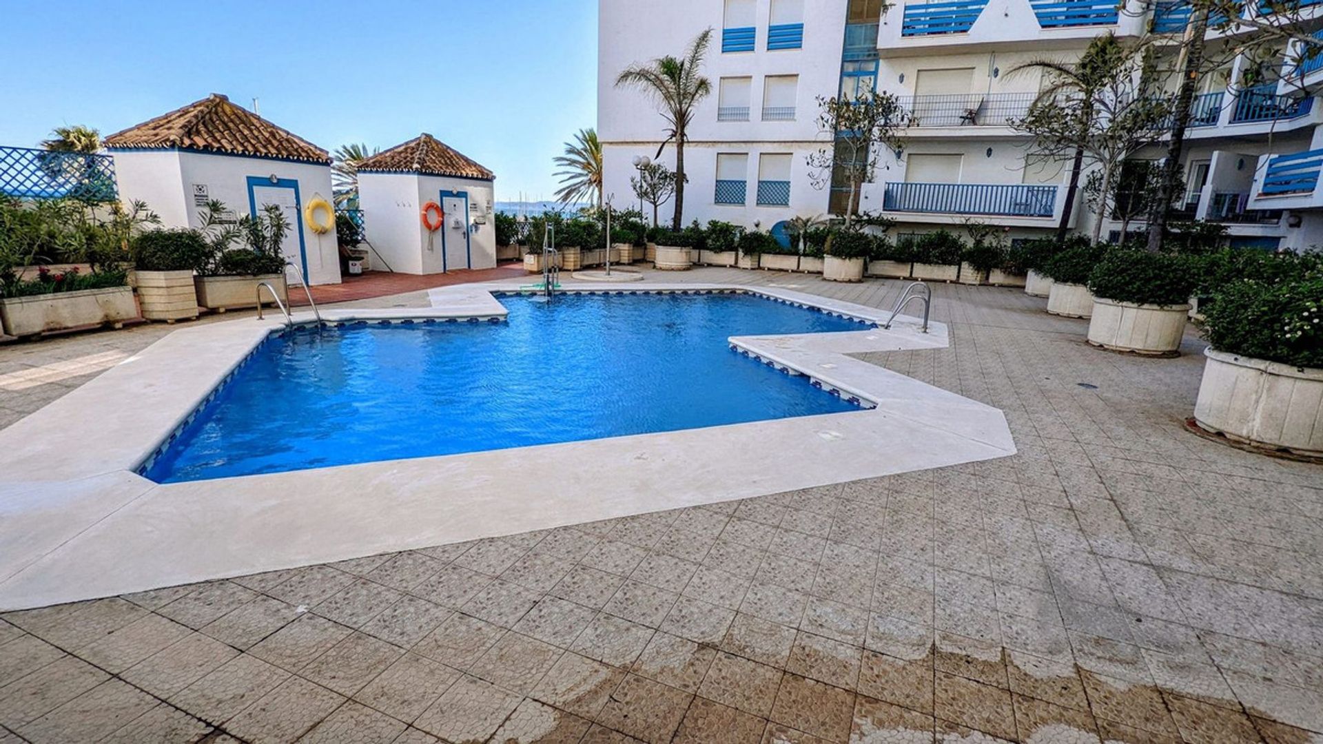 Condominium in Estepona, Andalusia 10996871