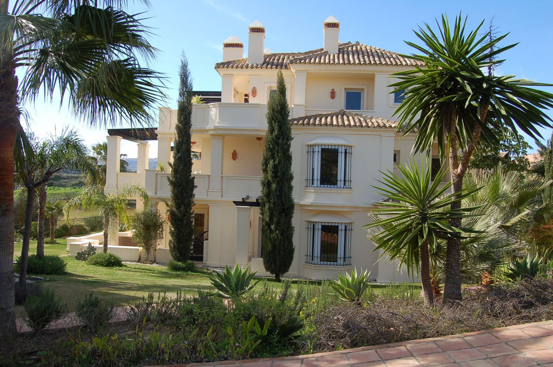 Condominium in Casares, Andalusia 10996899