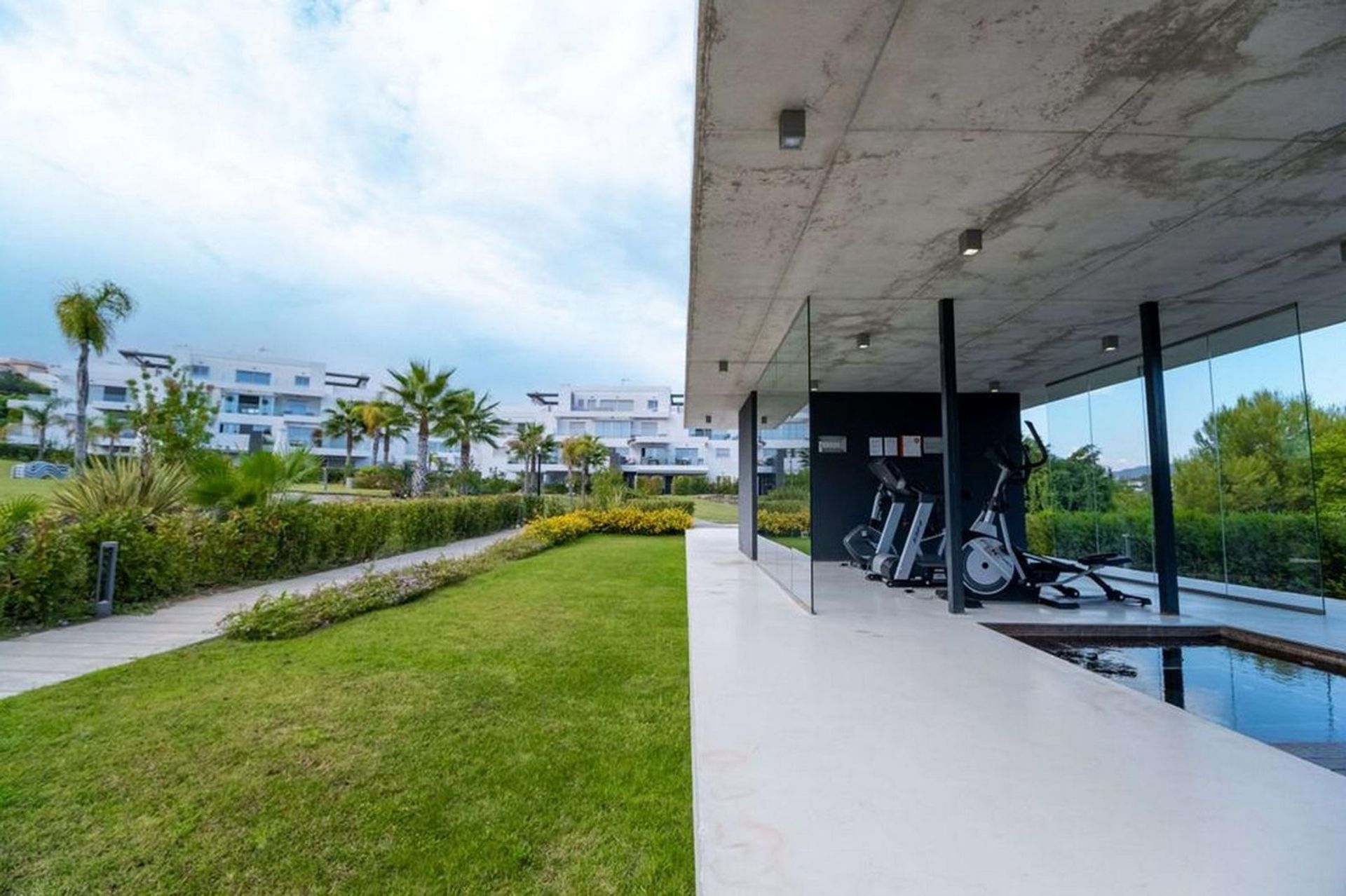 Condominium dans Estepona, Andalusia 10996919