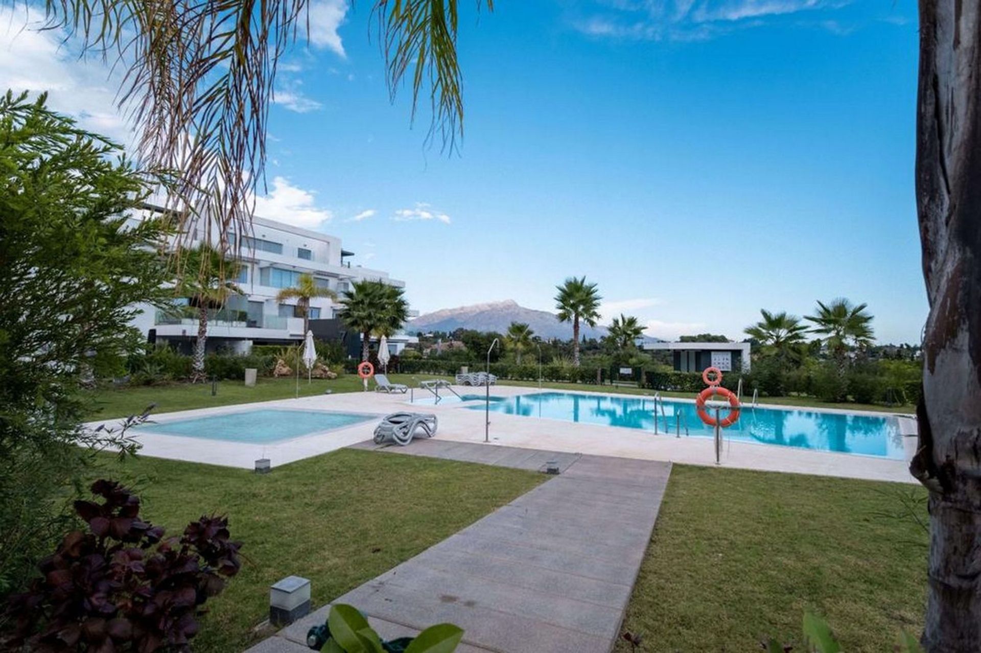 Condominium dans Estepona, Andalusia 10996919