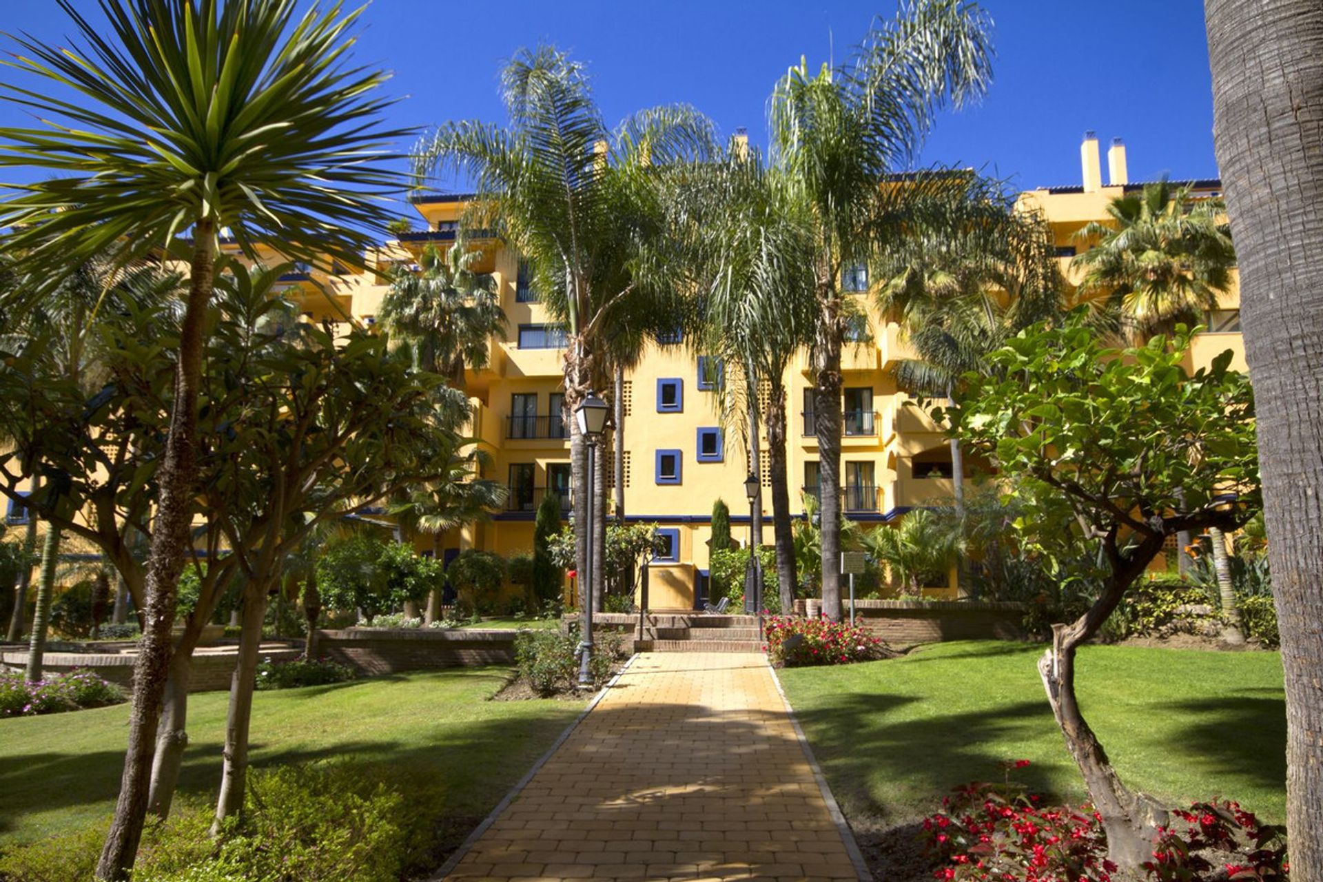 Condominium in San Pedro Alcántara, Andalucía 10997180