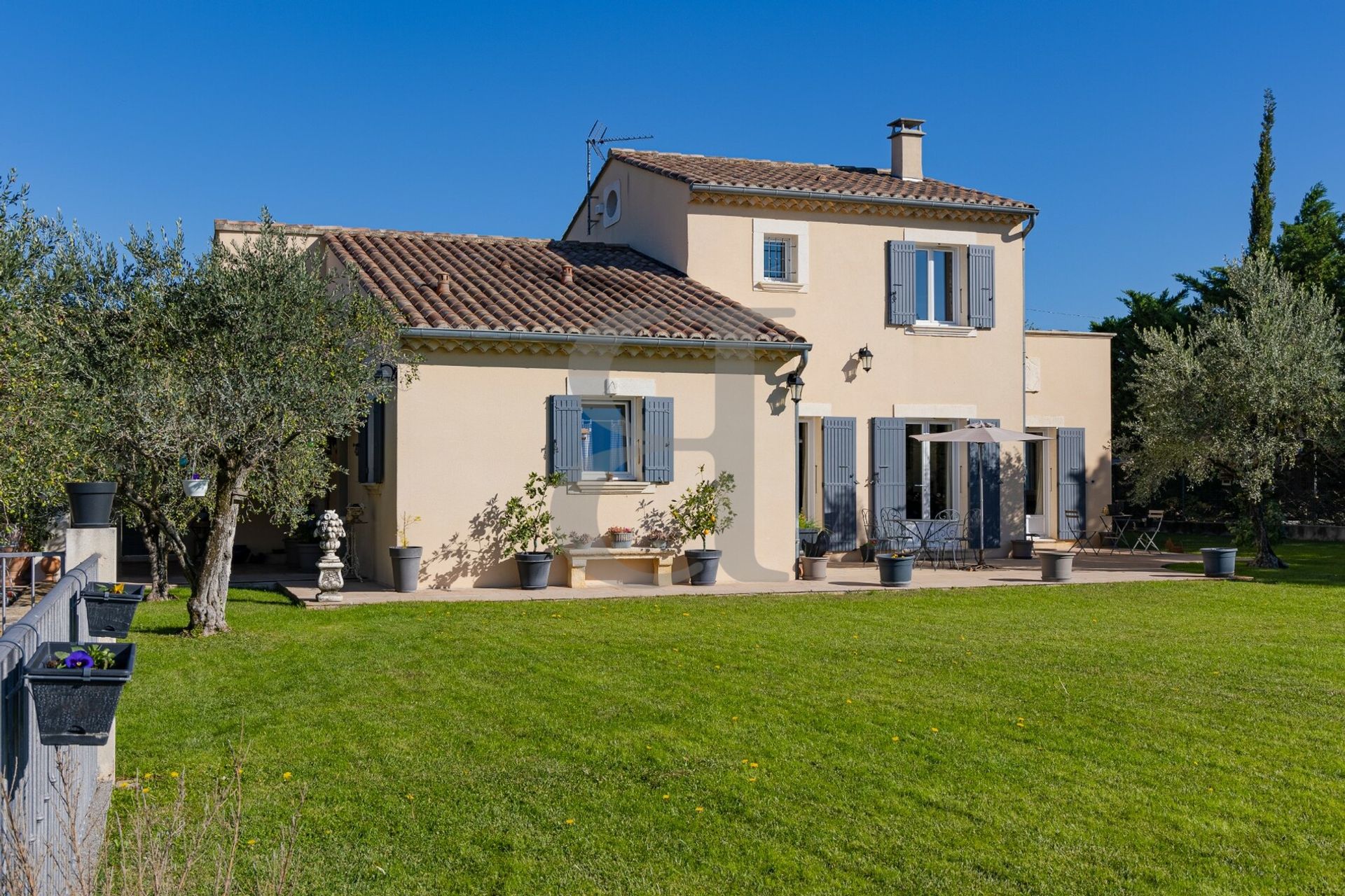 жилой дом в Valreas, Provence-Alpes-Cote d'Azur 10997396