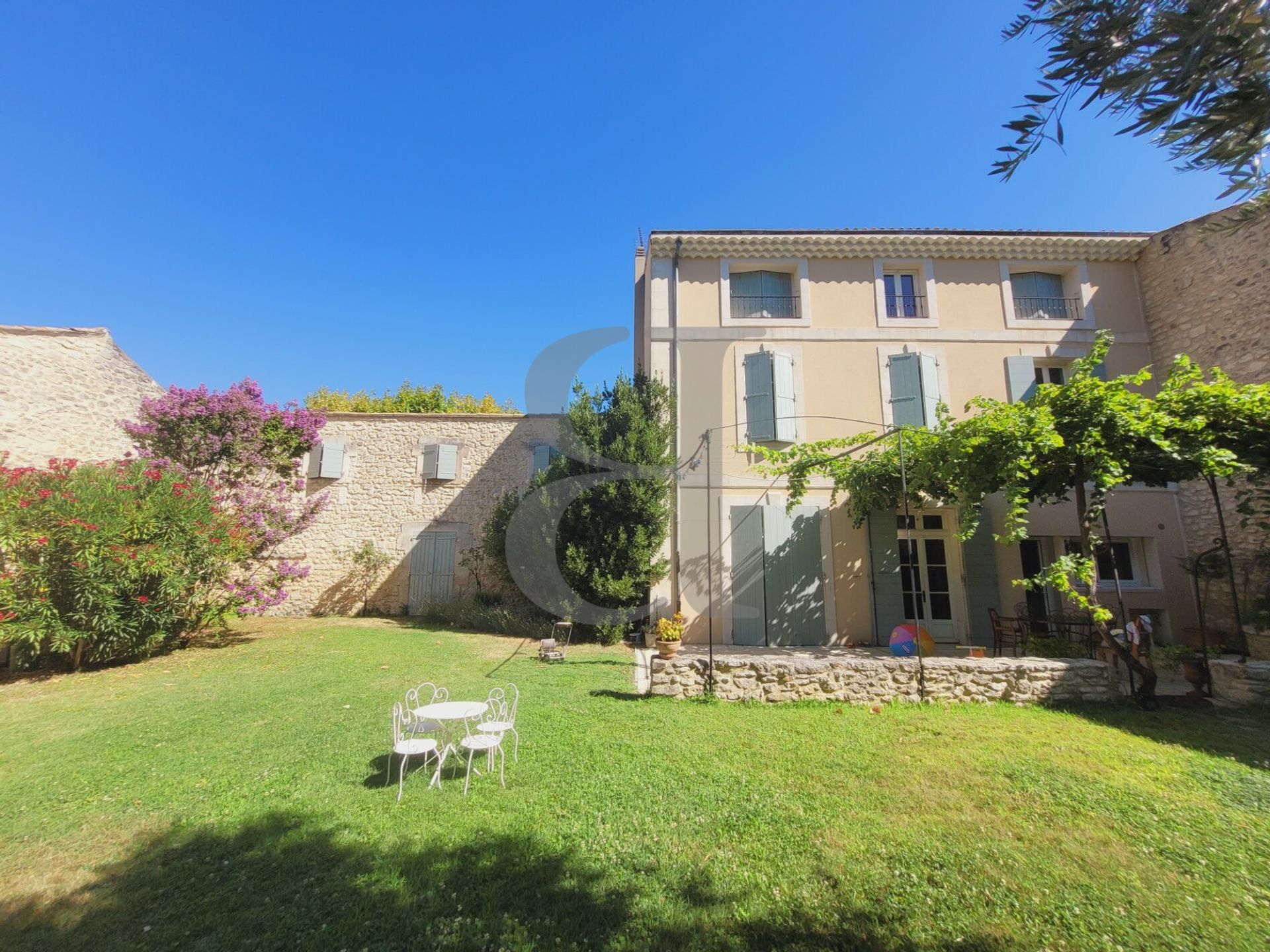 Hus i Saint-Paul-Trois-Chateaux, Auvergne-Rhône-Alpes 10997634