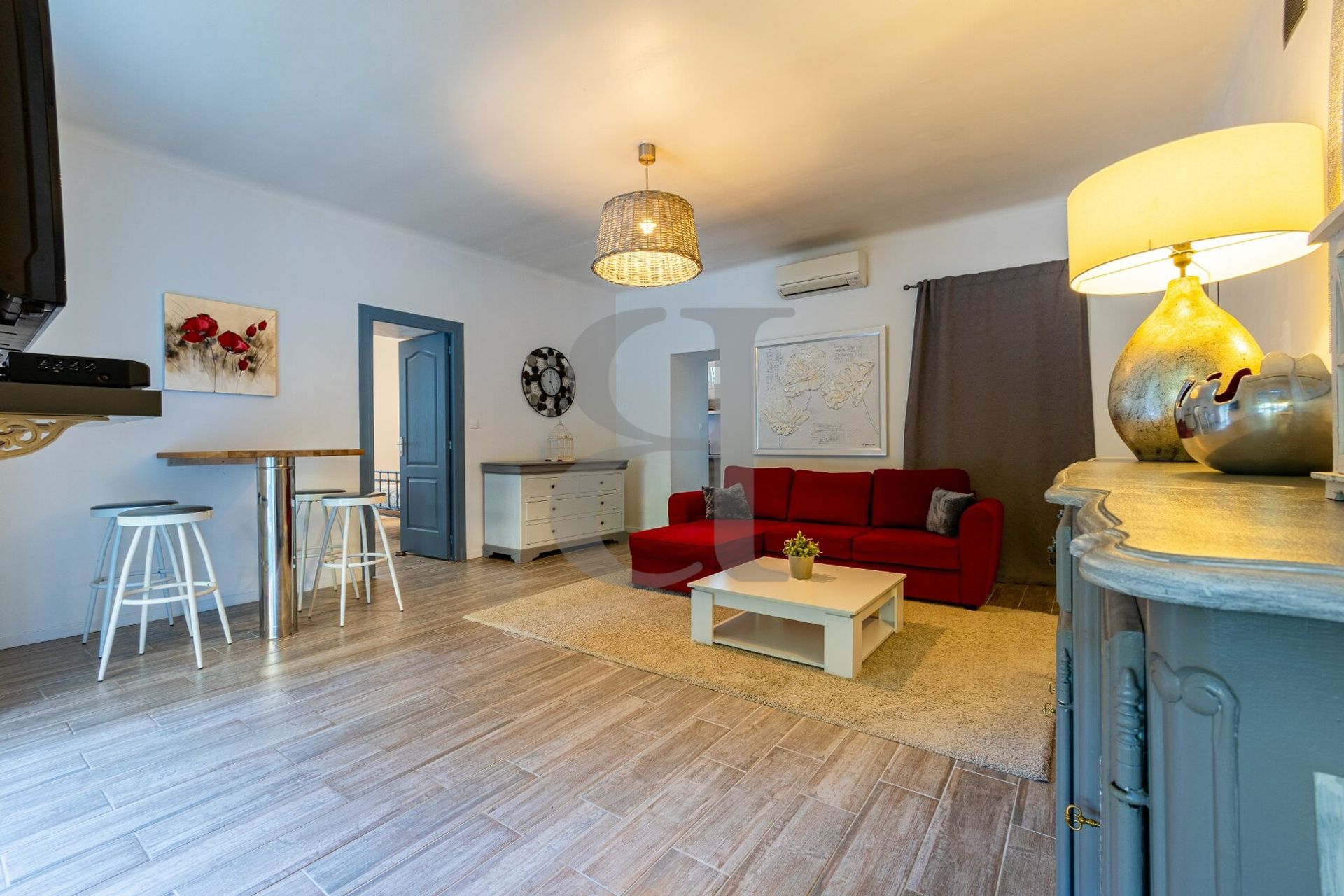 Huis in L'Isle-sur-la-Sorgue, Provence-Alpes-Côte d'Azur 10997642