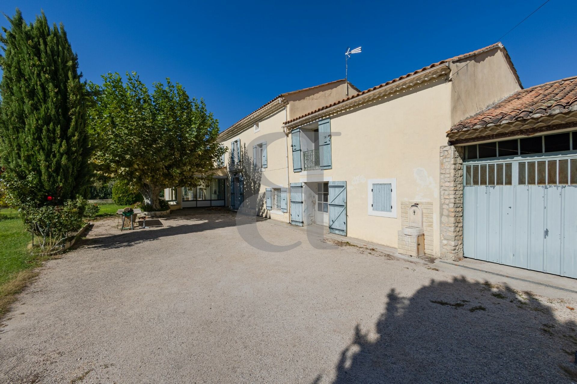 casa en L'Isle-sur-la-Sorgue, Provence-Alpes-Côte d'Azur 10997646