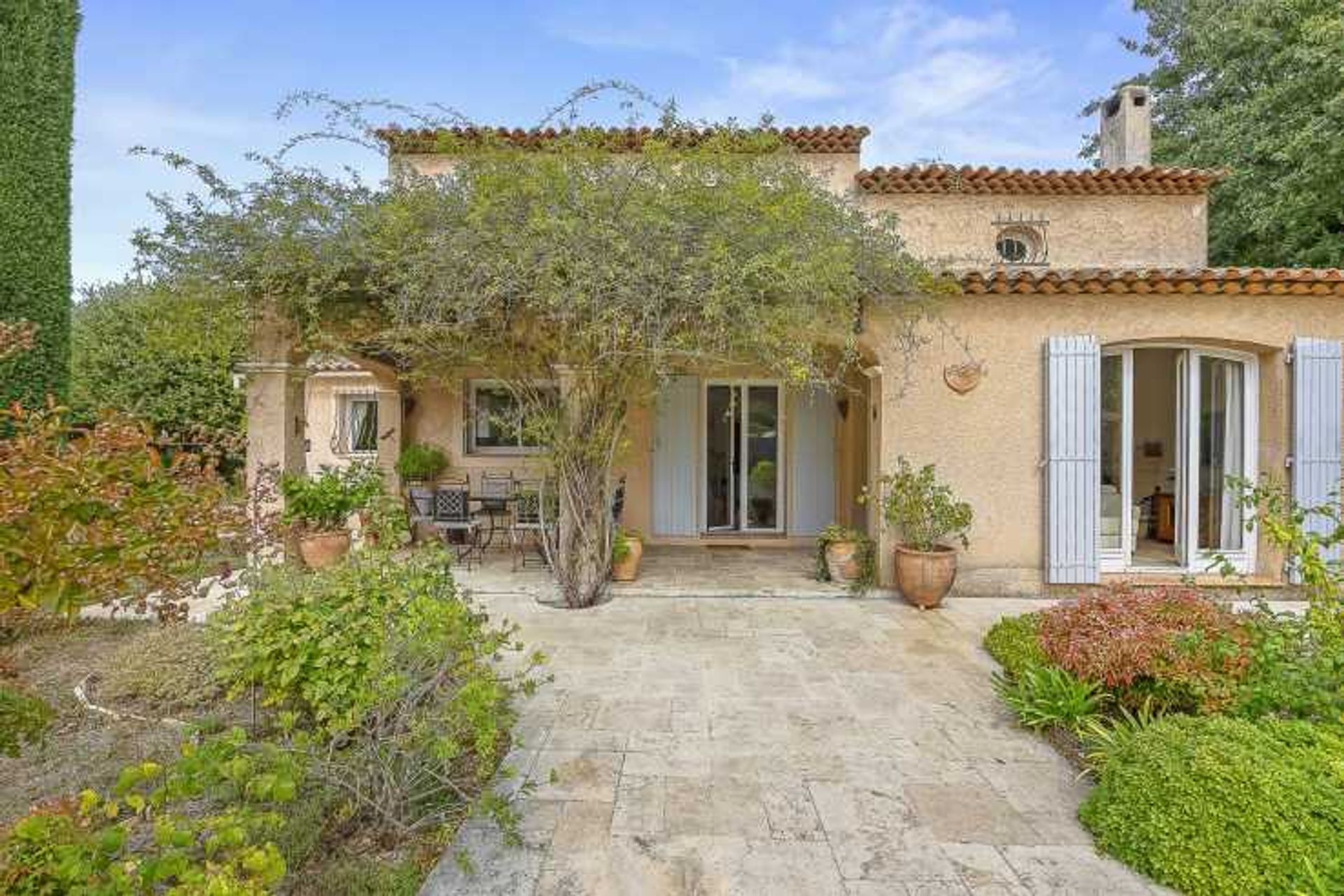 casa en Roquefort-les-Pins, Provence-Alpes-Côte d'Azur 10997680