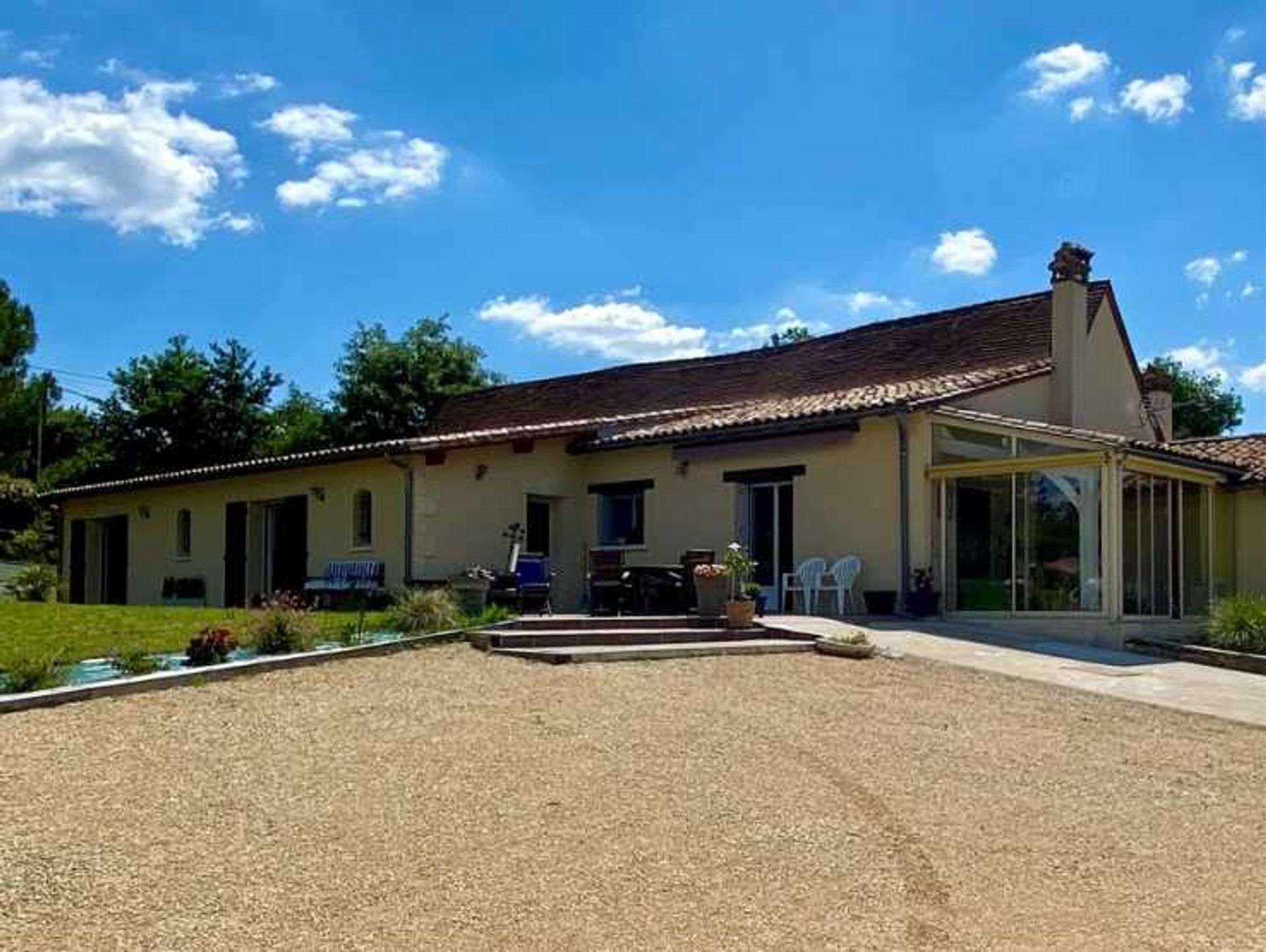 Rumah di Ginestet, Nouvelle-Aquitaine 10997686