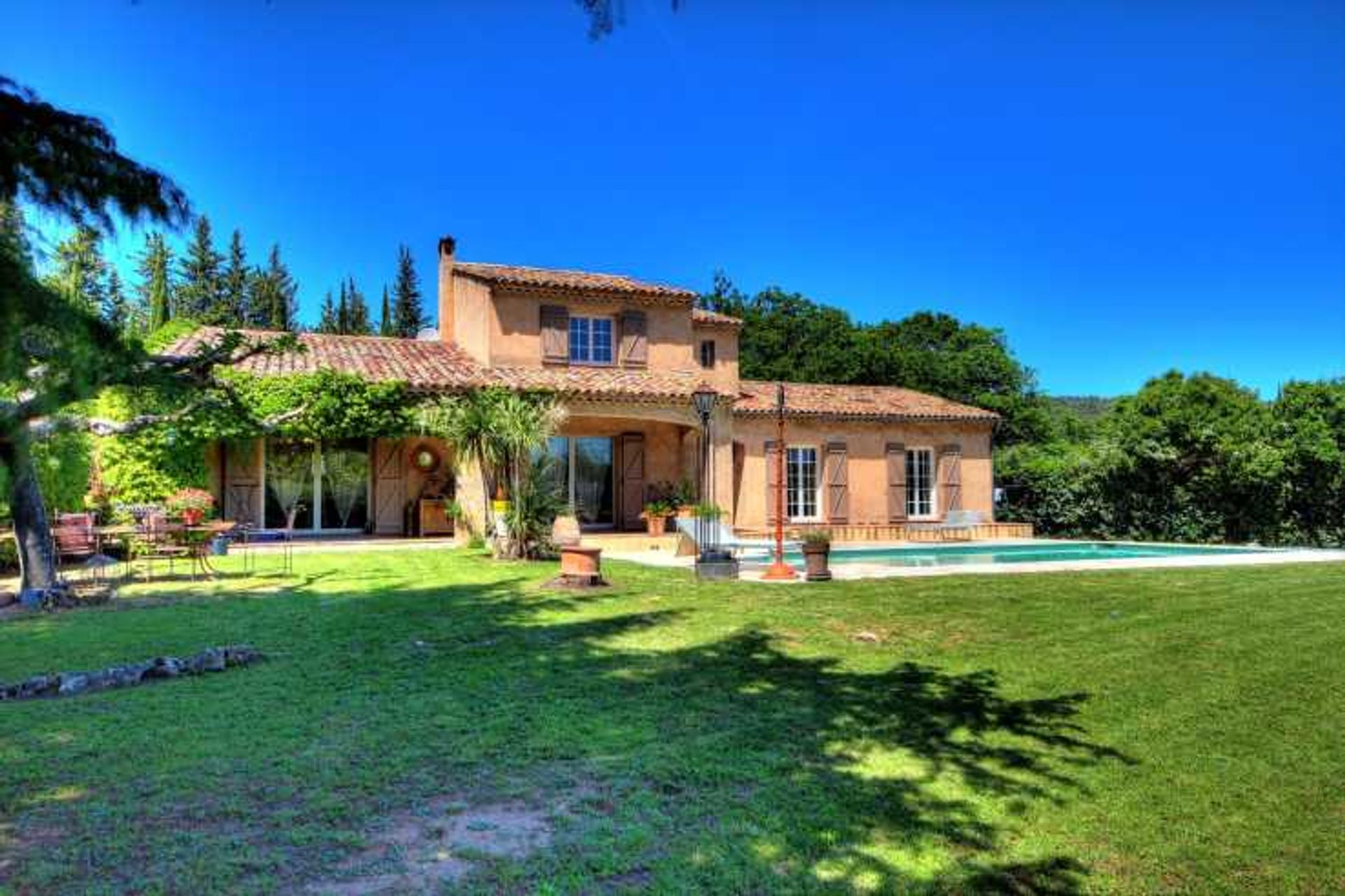 Rumah di Salernes, Provence-Alpes-Cote d'Azur 10997706