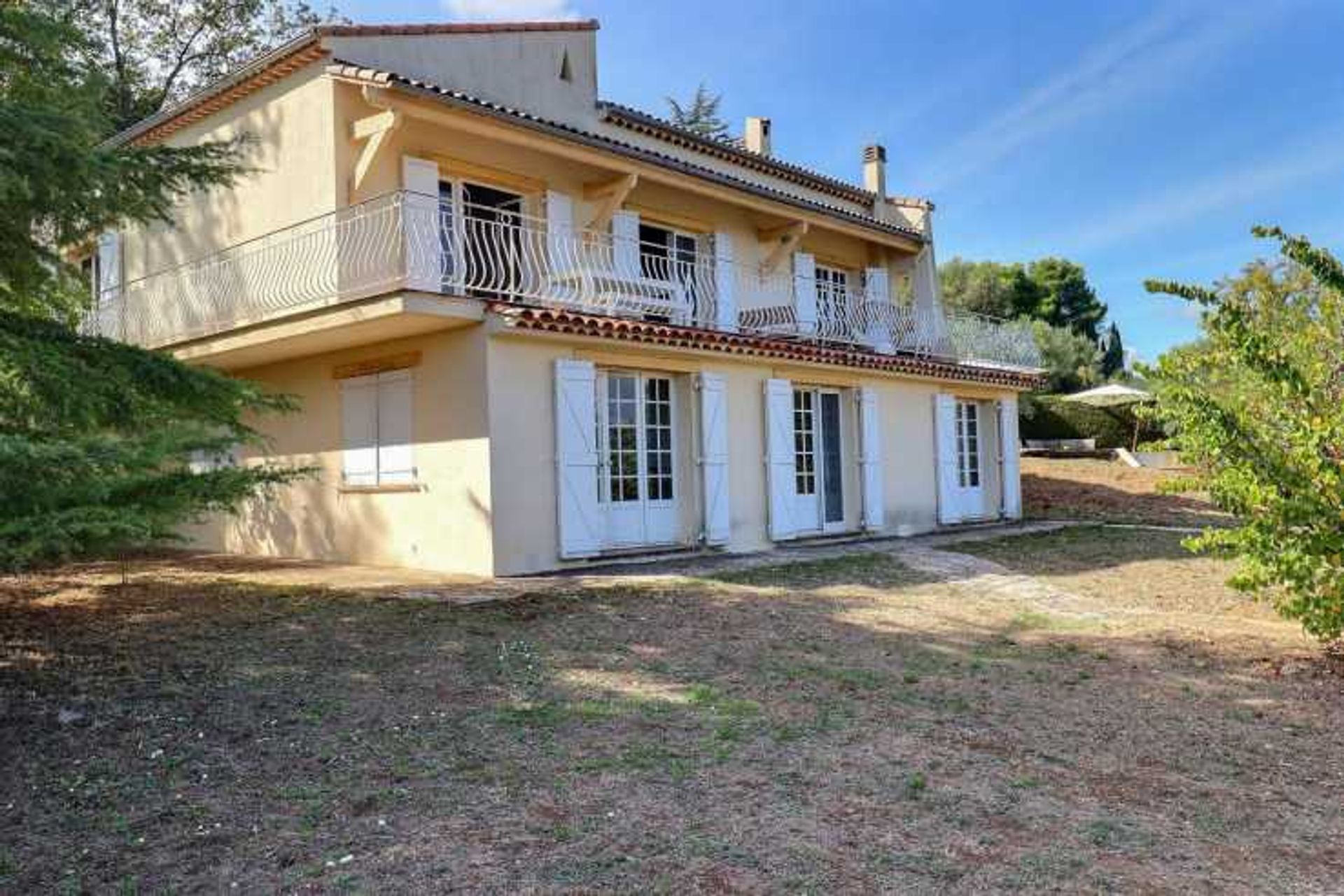 σπίτι σε Draguignan, Provence-Alpes-Côte d'Azur 10997770