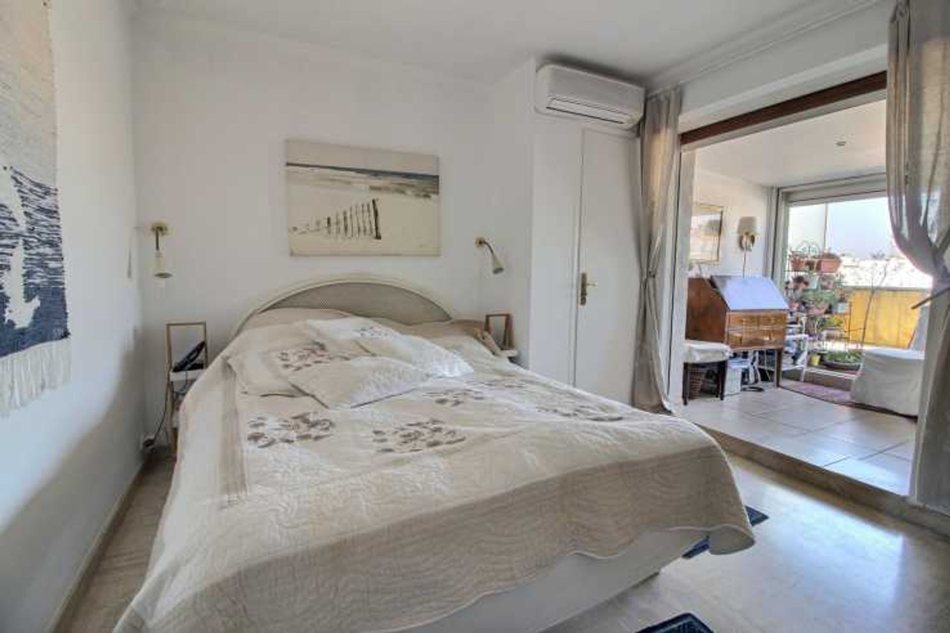 Condominium in Antibes, Provence-Alpes-Côte d'Azur 10997784