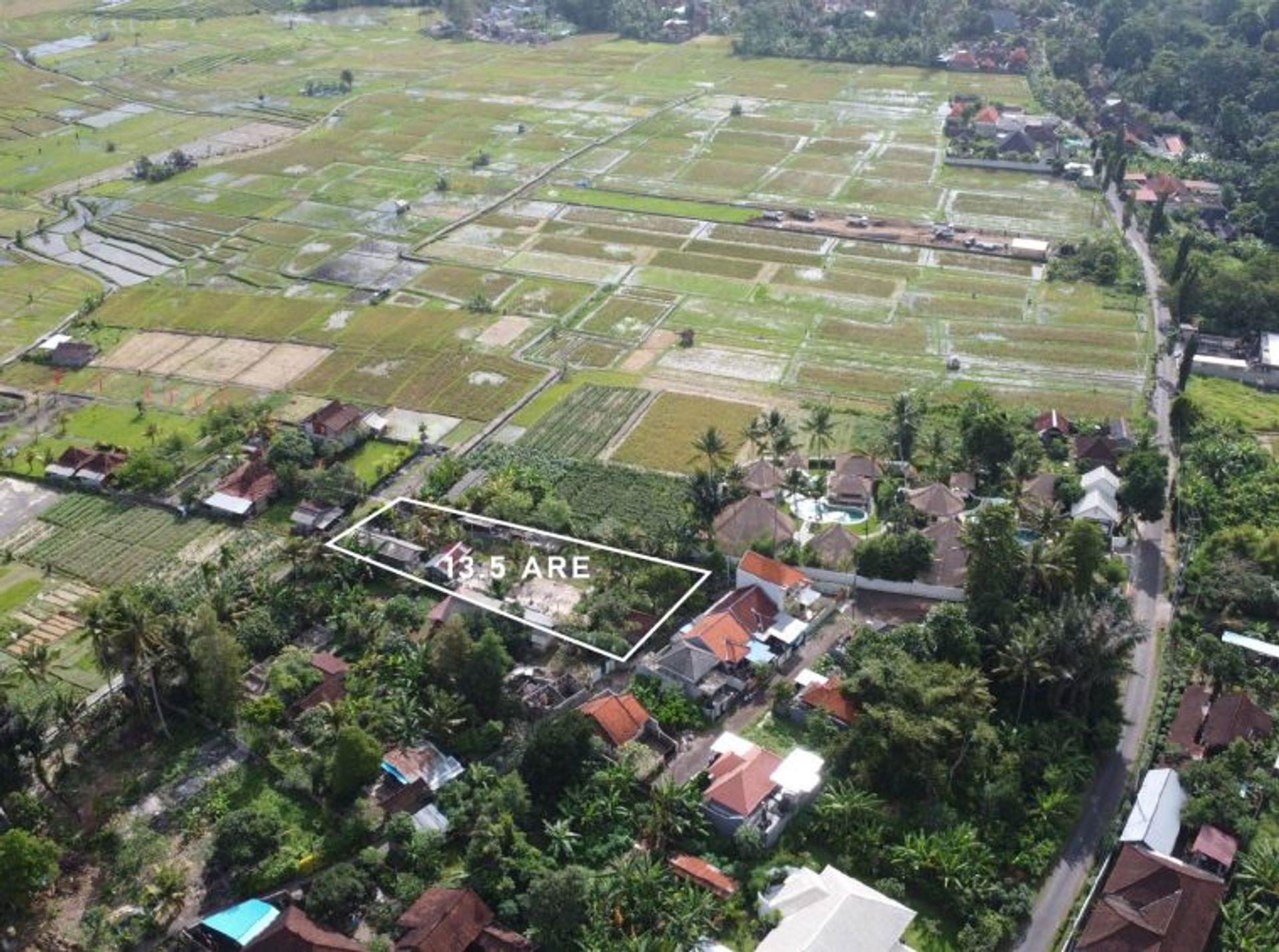 土地 在 Banjar Lalangpasek, Bali 10997948