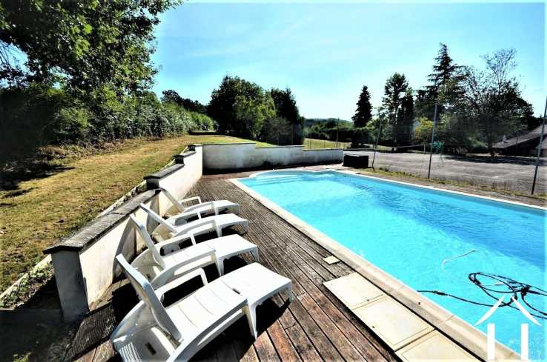 Condominium dans Sully, Bourgogne-Franche-Comté 10998001