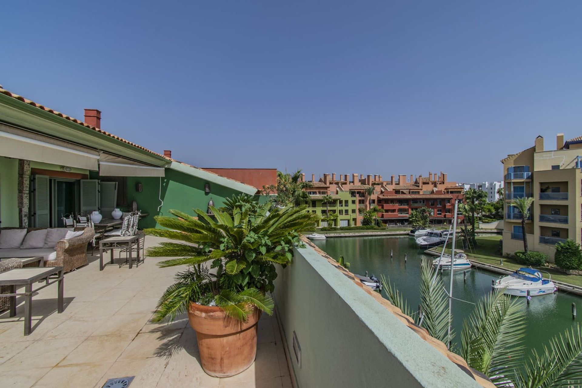 Condominium in Sotogrande, Andalusia 10998262