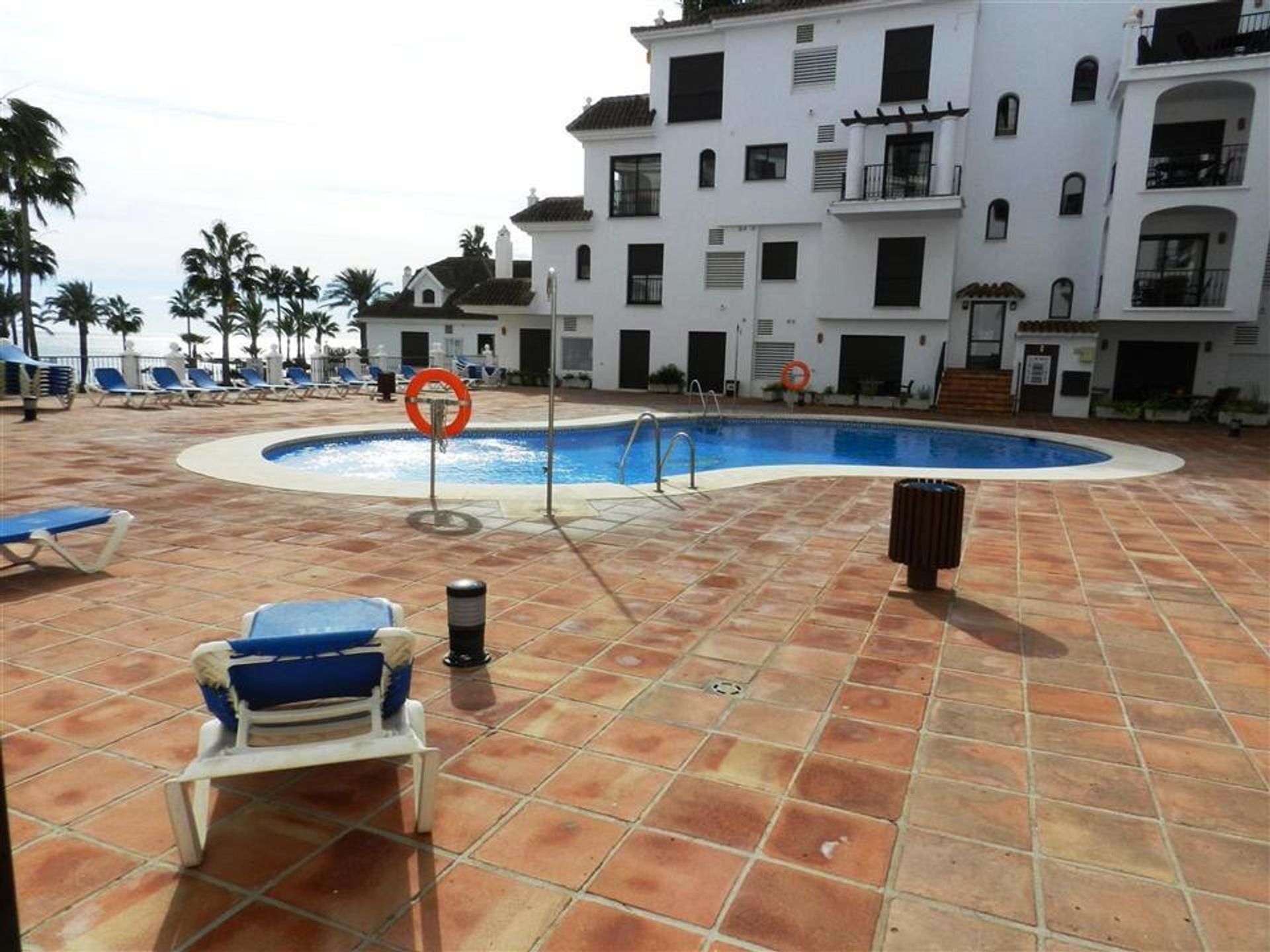 Condominium in Puerto de la Duquesa, Andalusia 10998446