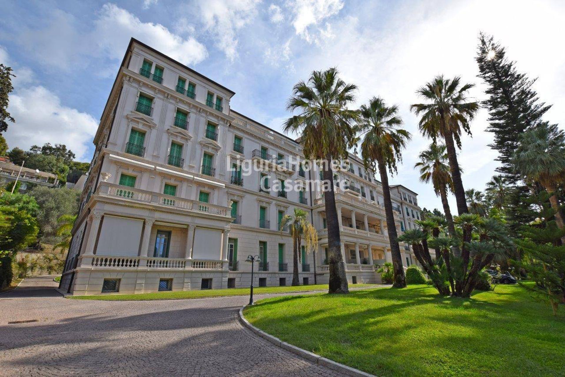 Condominium dans Ospedaletti, Ligurie 10998485