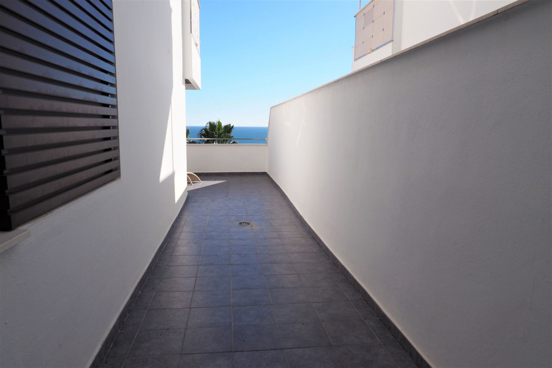 Condominium in Casares, Andalusia 10998634