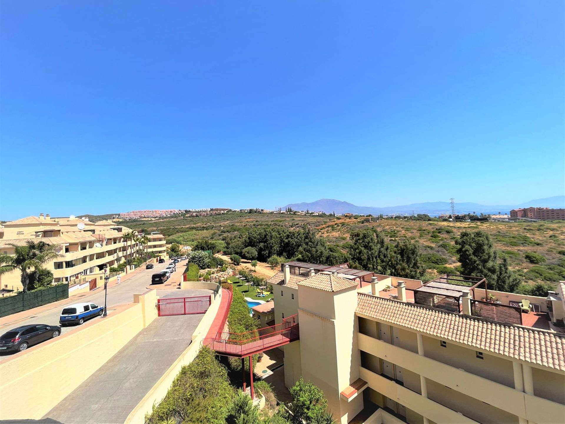 Condominium dans Puerto de la Duquesa, Andalusia 10998672