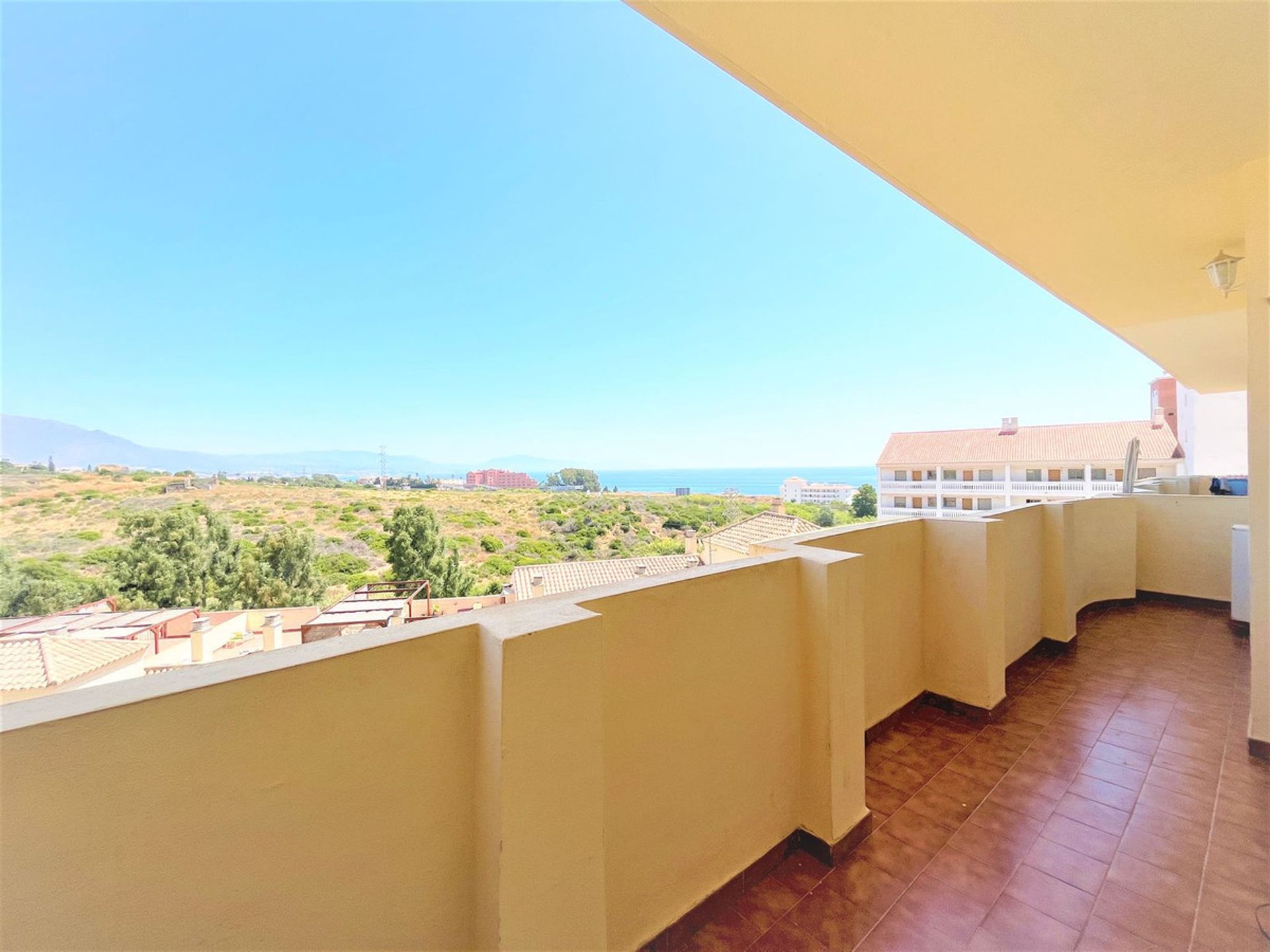 Condominio nel Puerto de la Duquesa, Andalusia 10998672