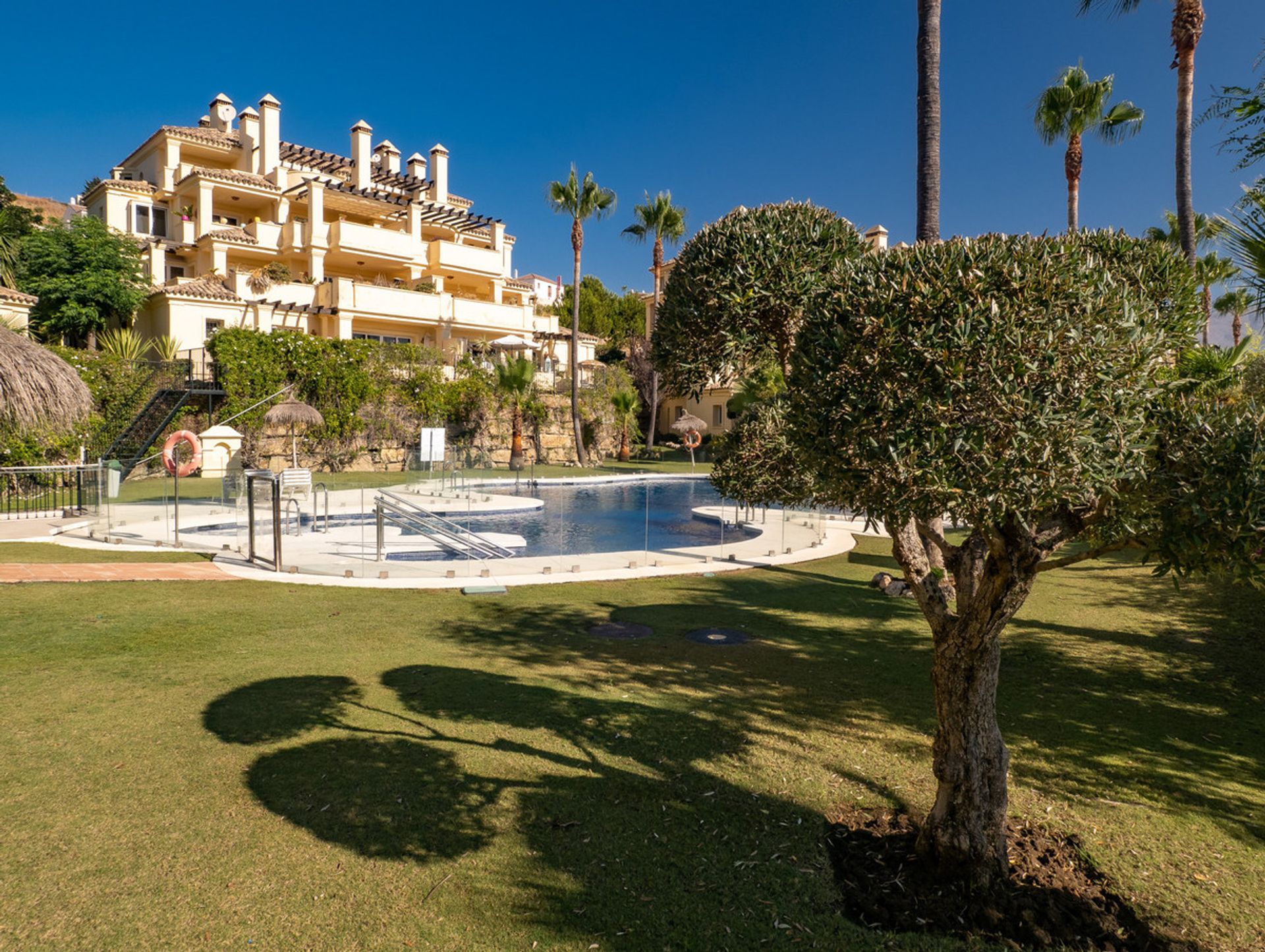 Condominium dans Casares, Andalusia 10999280