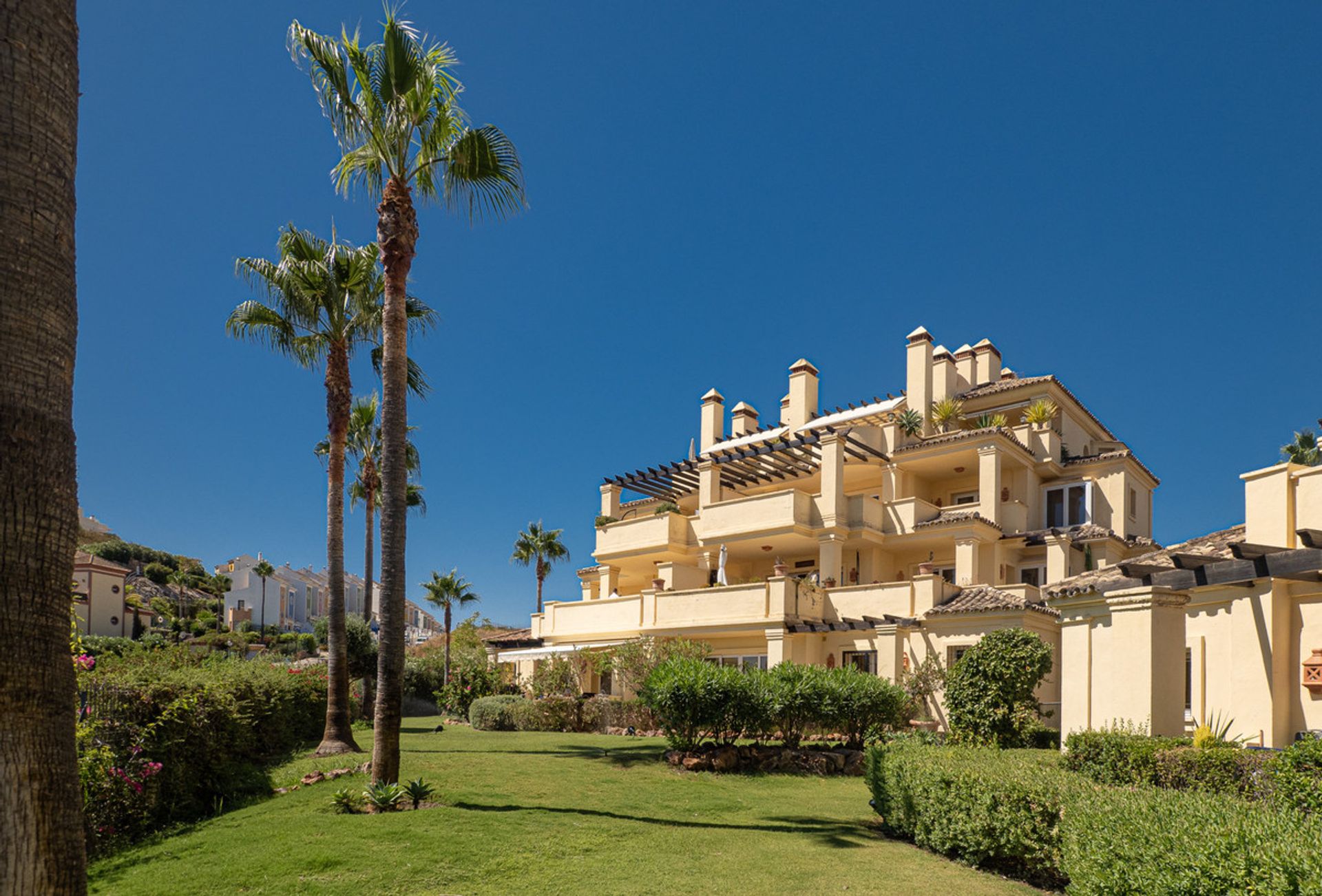 Condominium dans Casares, Andalusia 10999280