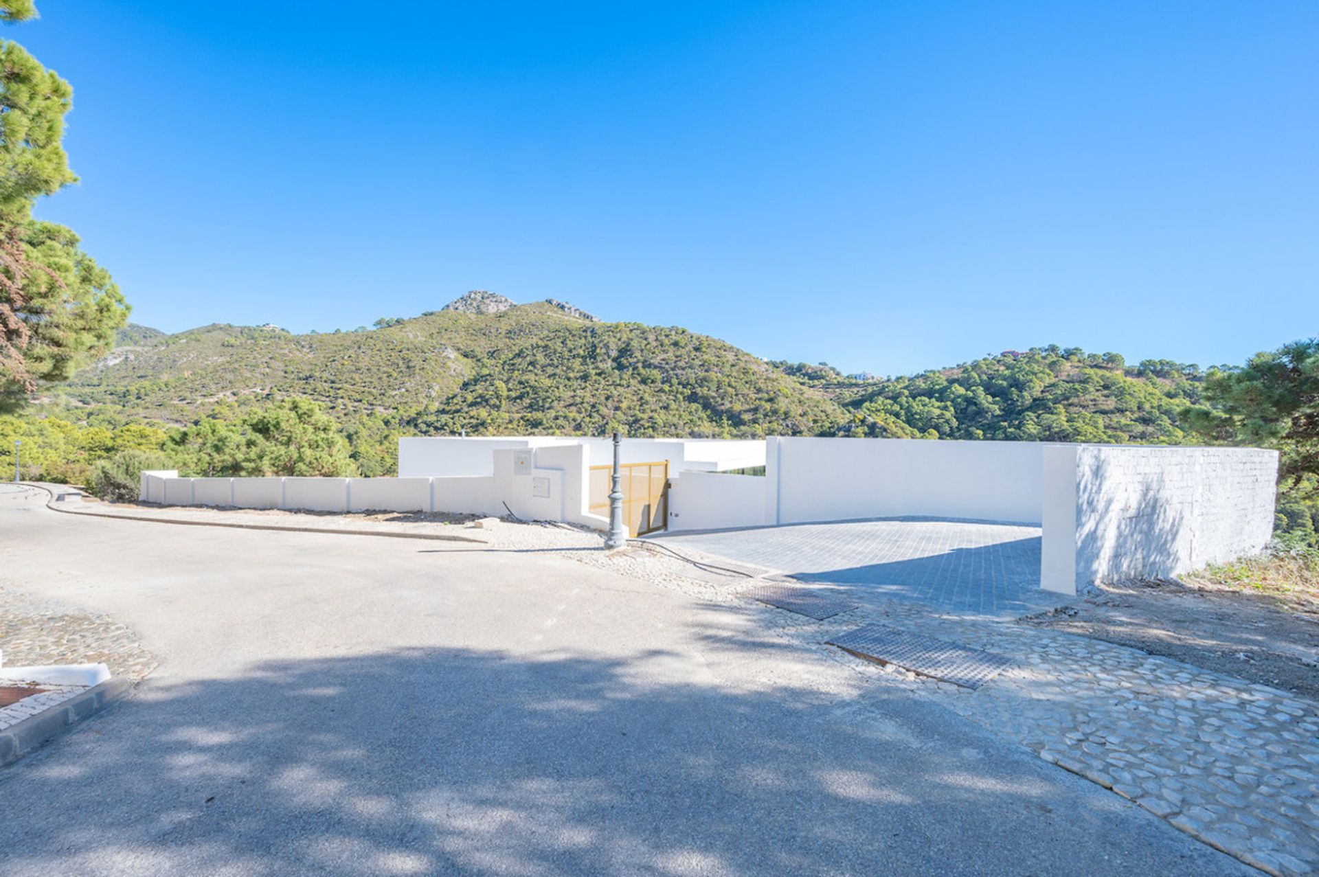 House in Benahavís, Andalusia 10999444