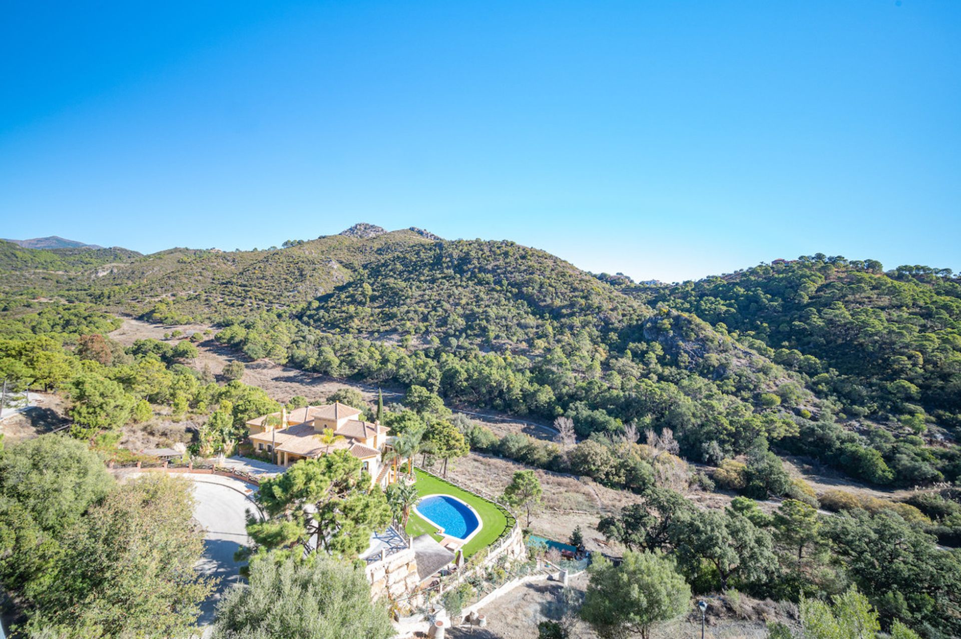 House in Benahavís, Andalusia 10999444