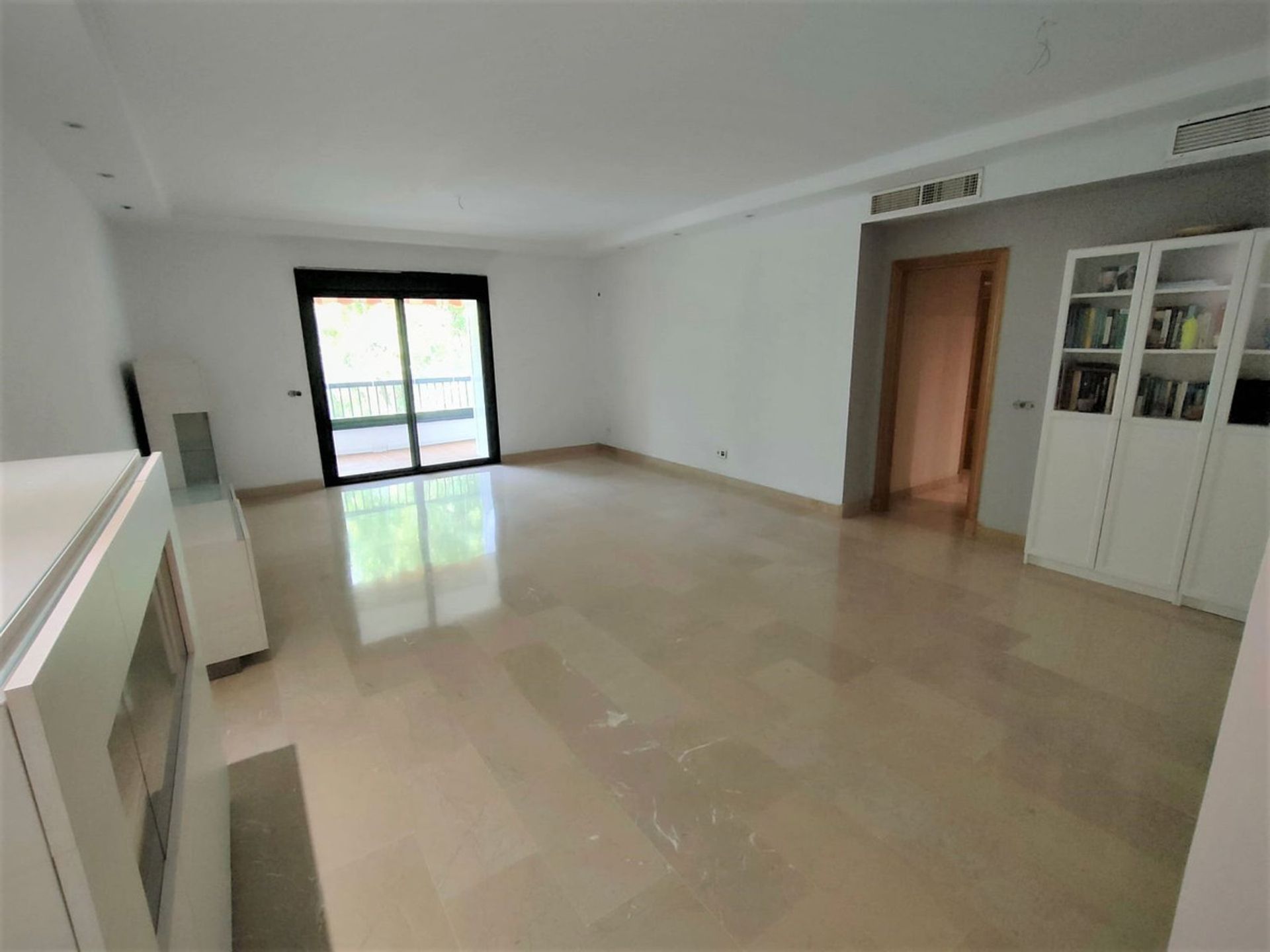 Condominium dans San Pedro Alcántara, Andalucía 10999832