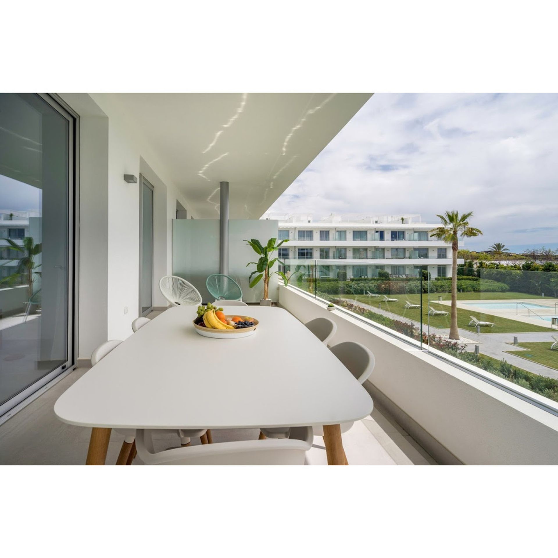 Condominium in San Pedro de Alcántara, Andalusië 11001142