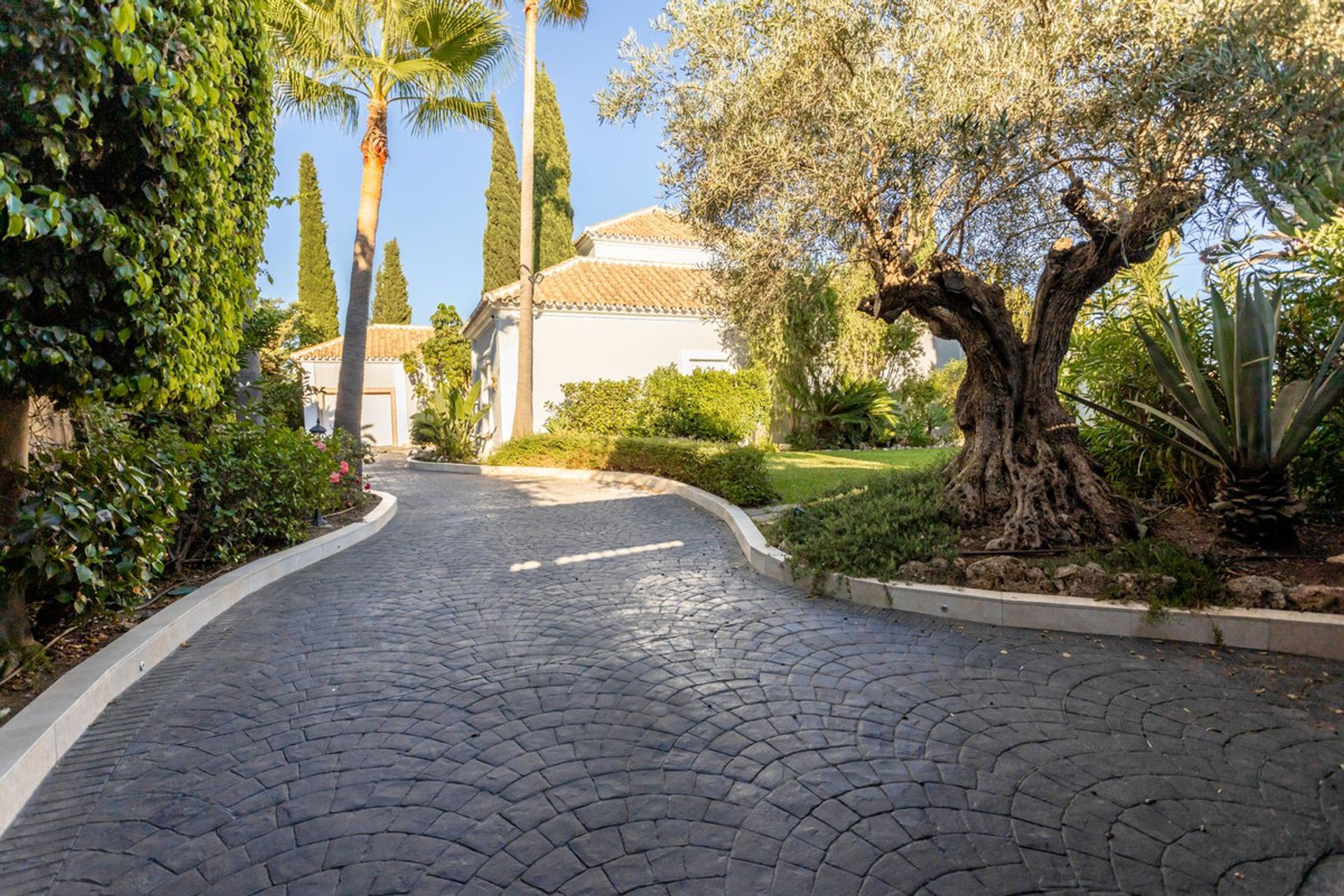 casa en El Paraíso, Andalusia 11001427