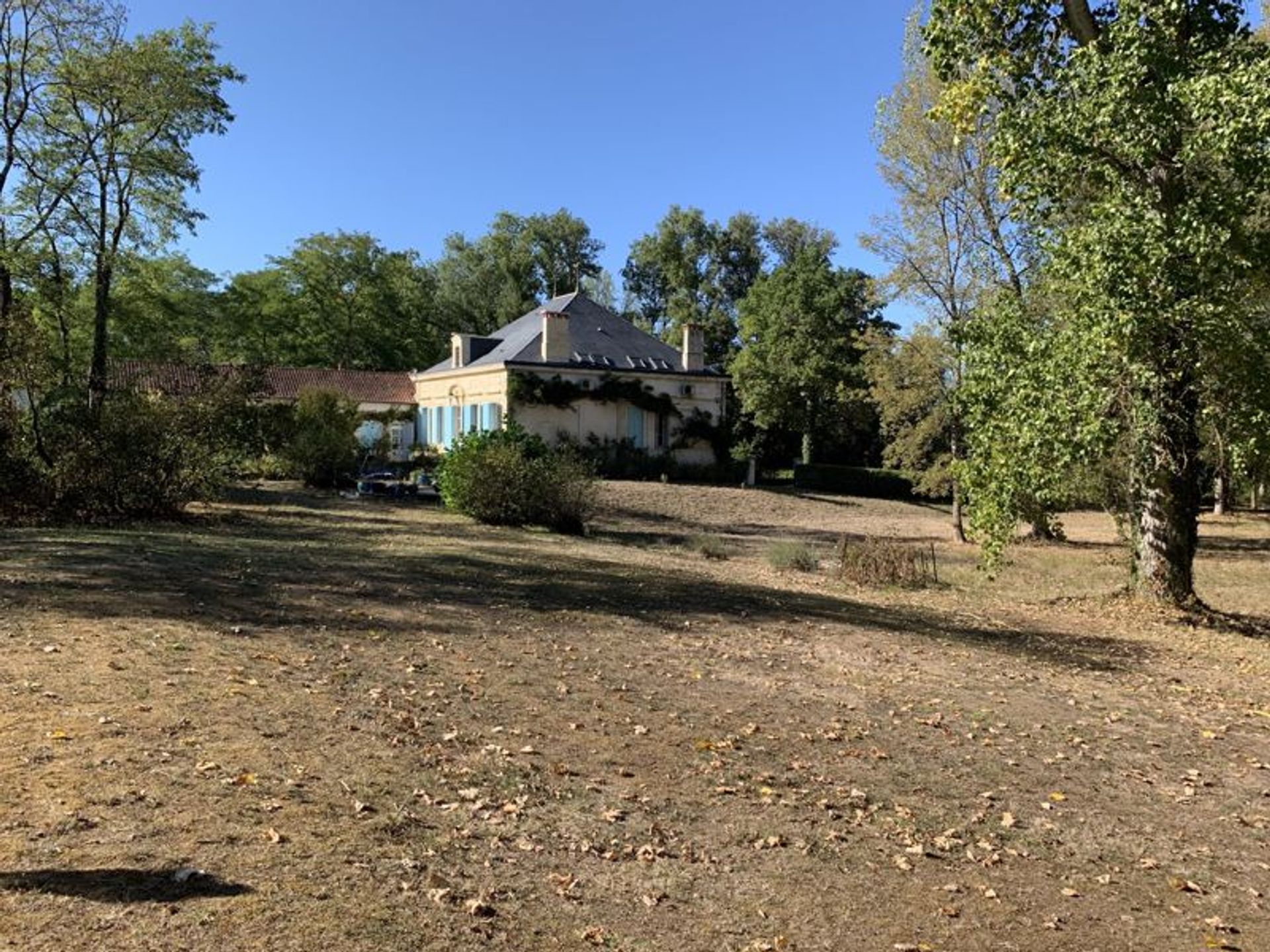 House in Montpon-Menesterol, Nouvelle-Aquitaine 11001750