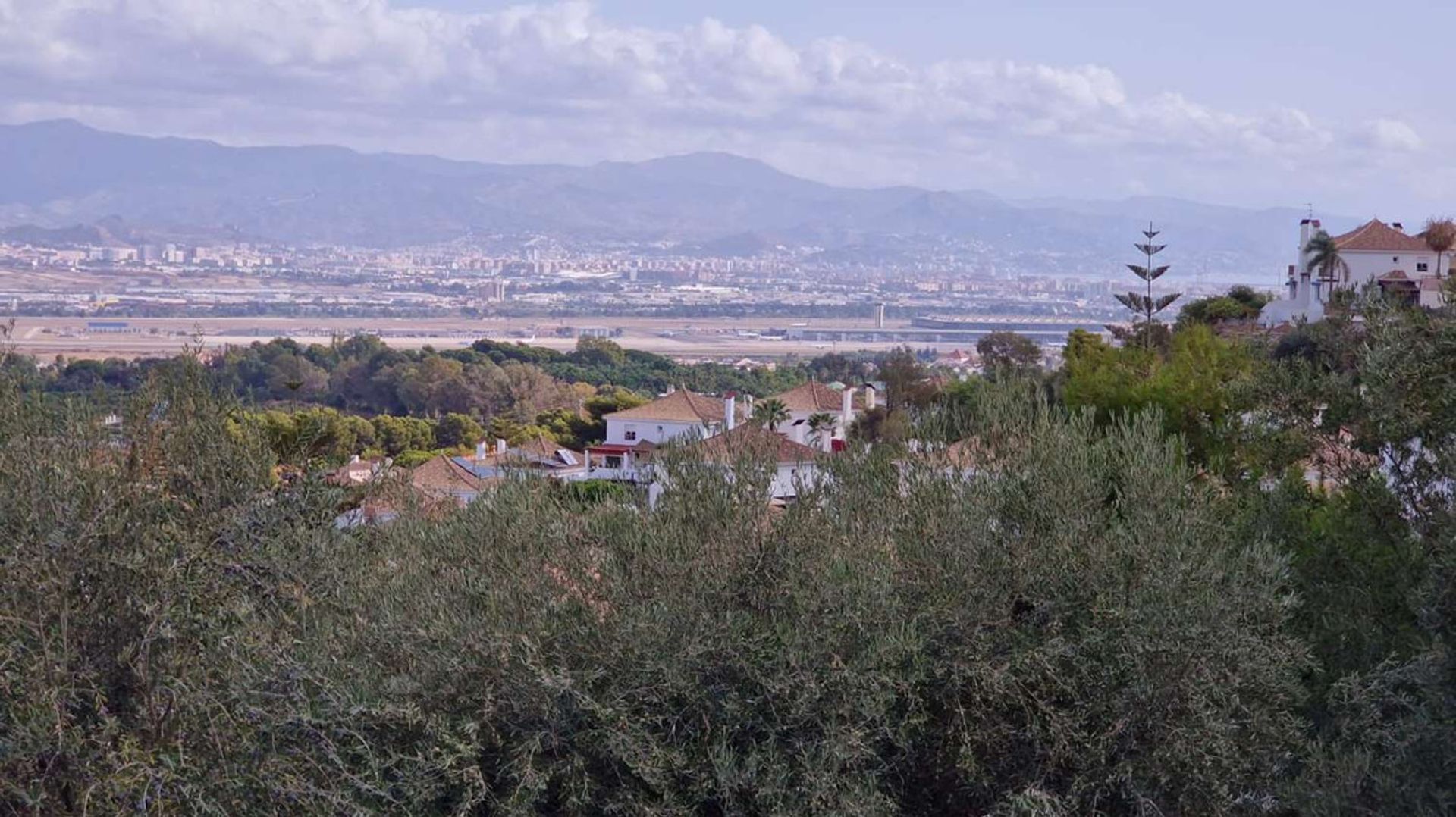 Talo sisään Alhaurín de la Torre, Andalucía 11002892