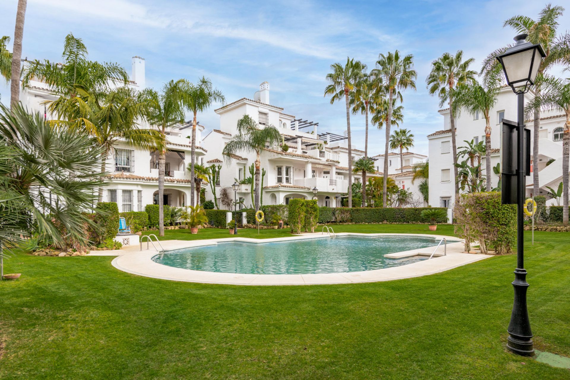 Condominium in Marbella, Andalucía 11003144