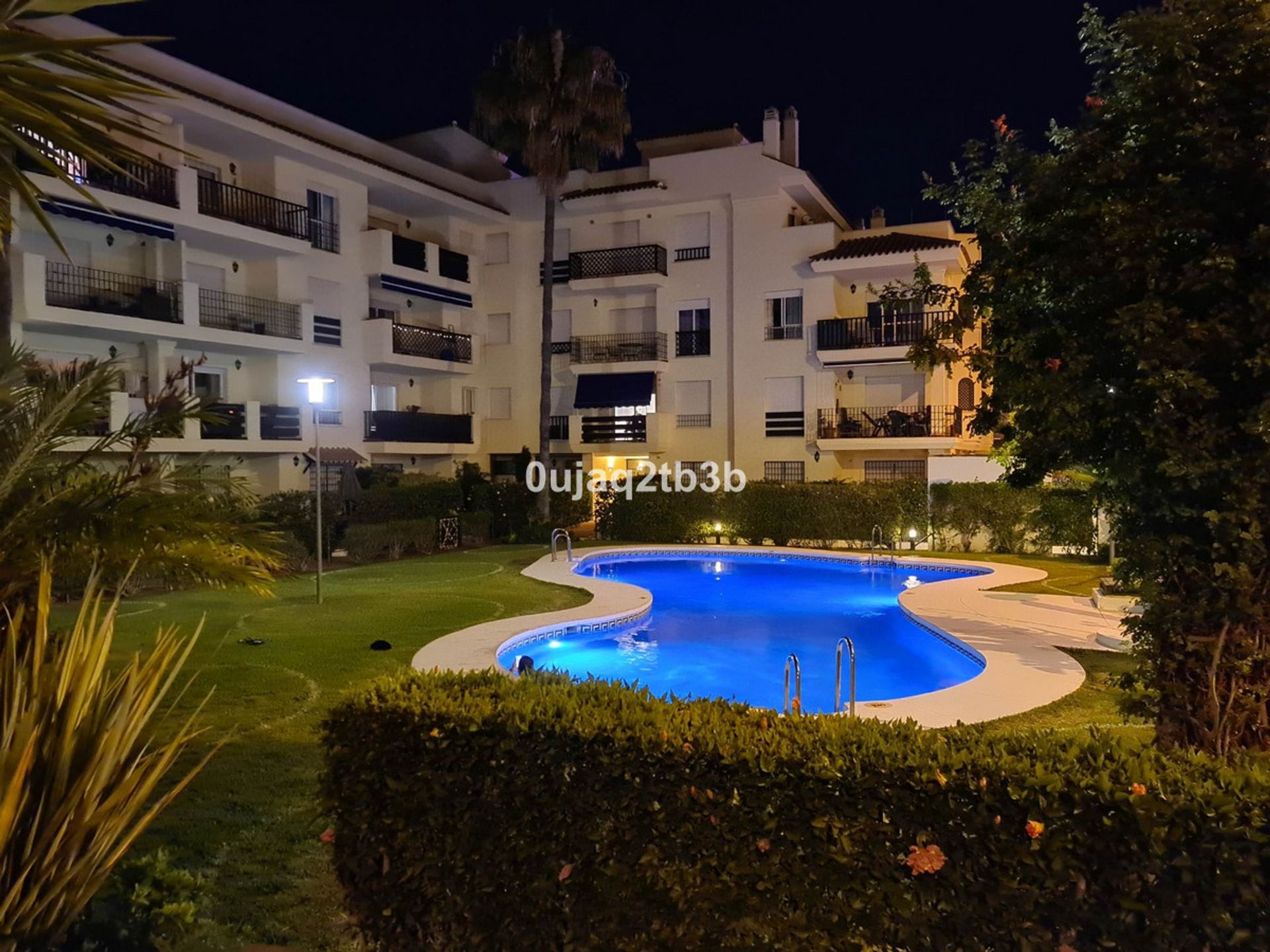 Condominium in Marbella, Andalucía 11003501