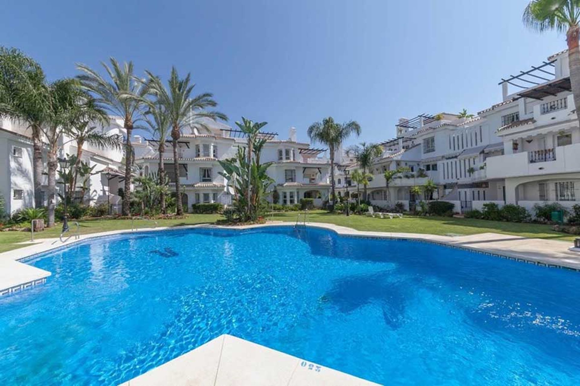 Condominium in El Angel, Andalusia 11003540