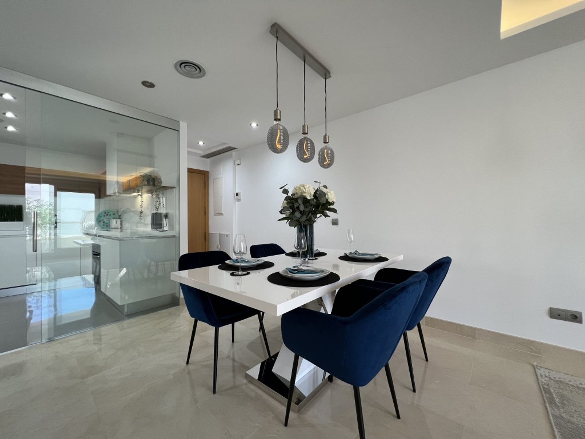 Condominium in Marbella, Andalucía 11003614