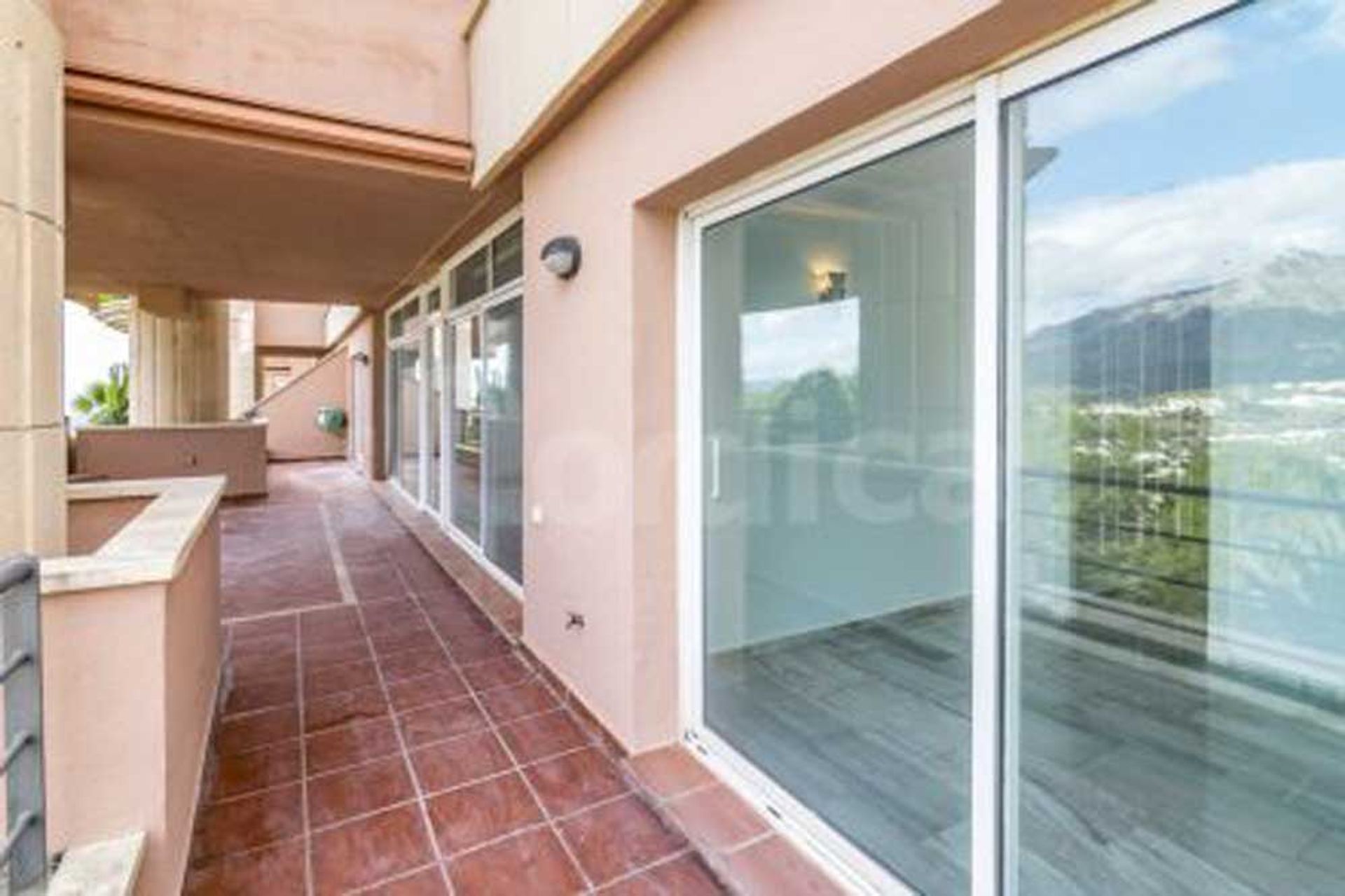 Condominium in Marbella, Andalucía 11003919