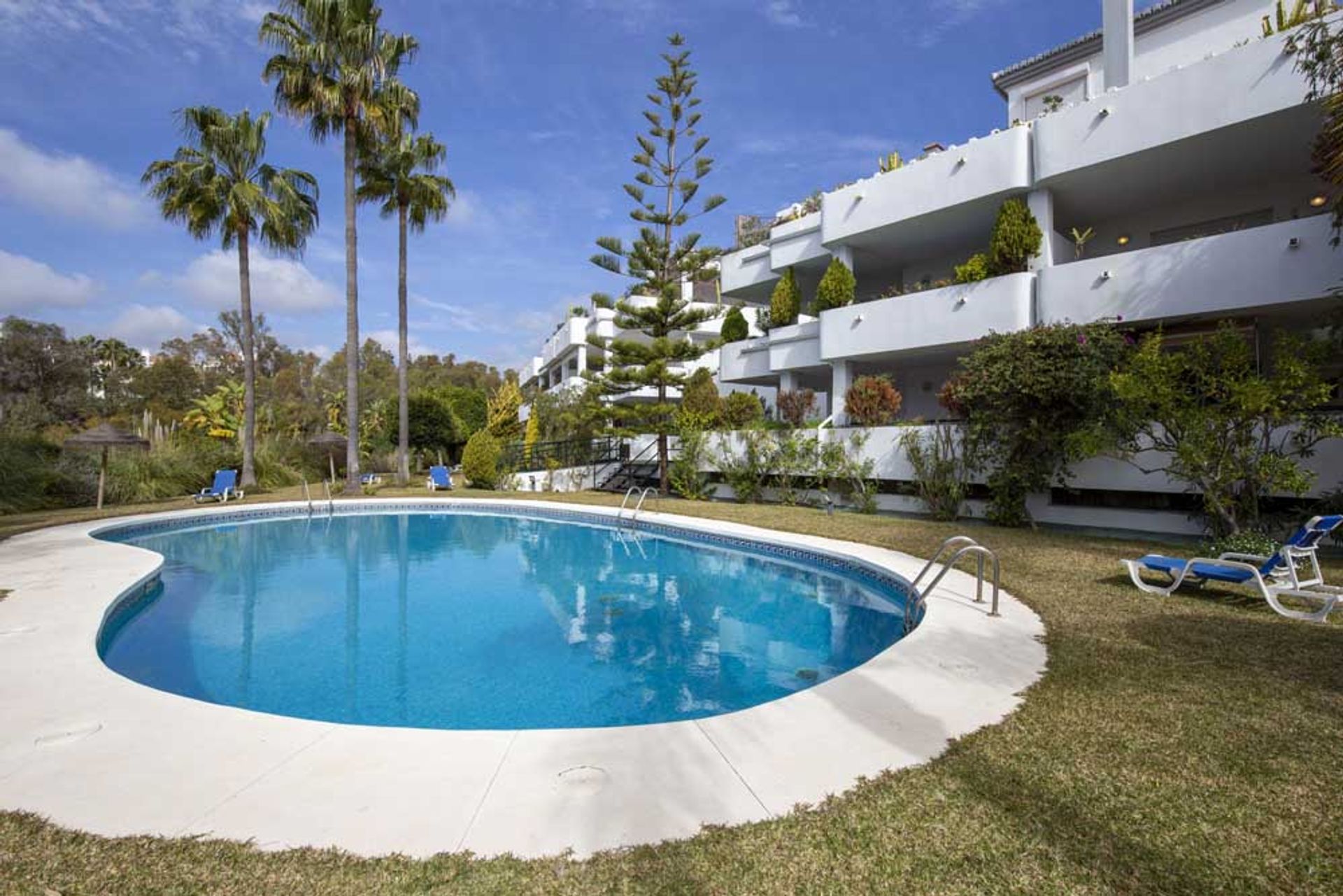 Condominium in Marbella, Andalusia 11003932