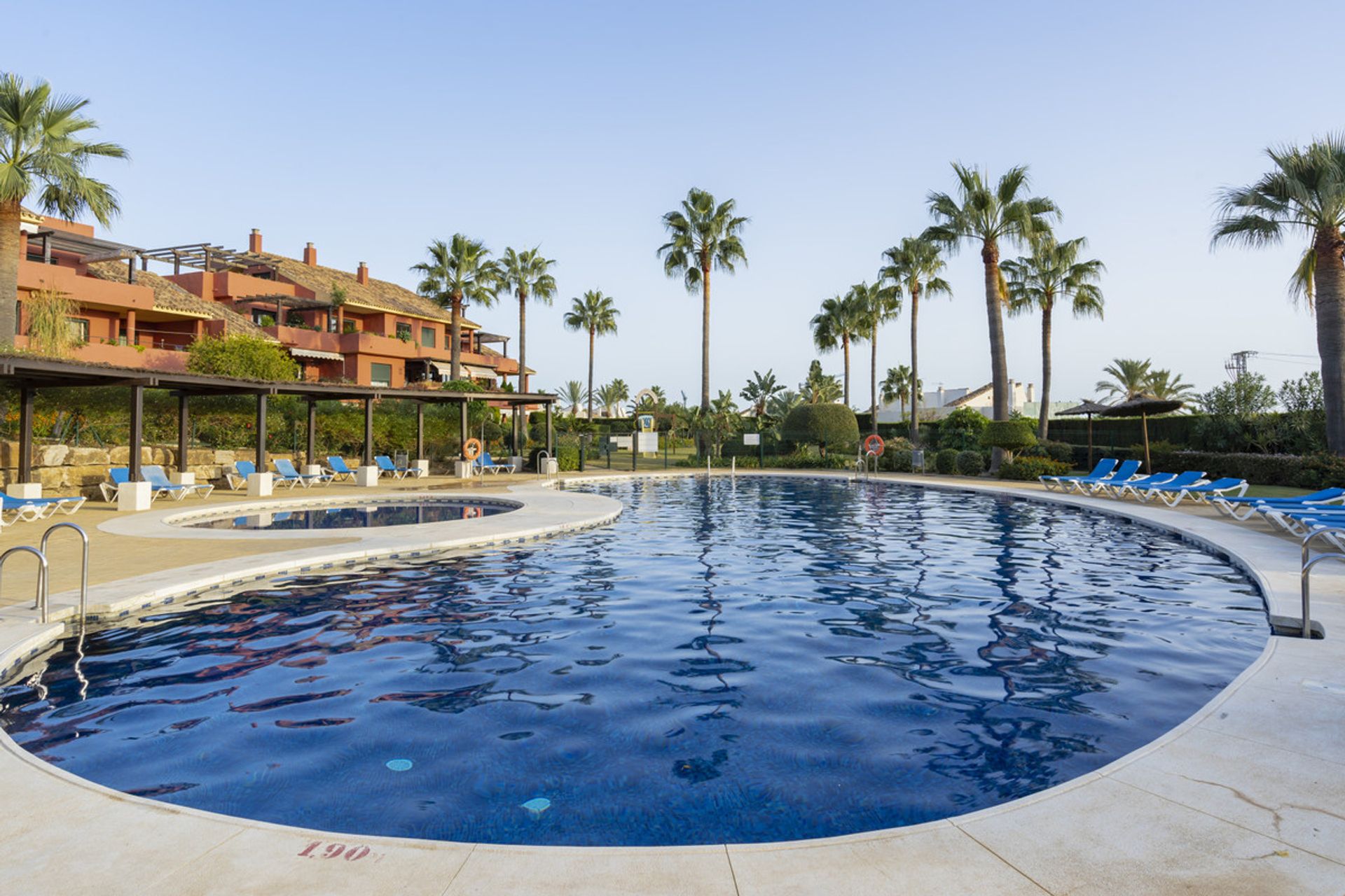 Condominium in Marbella, Andalucía 11004135