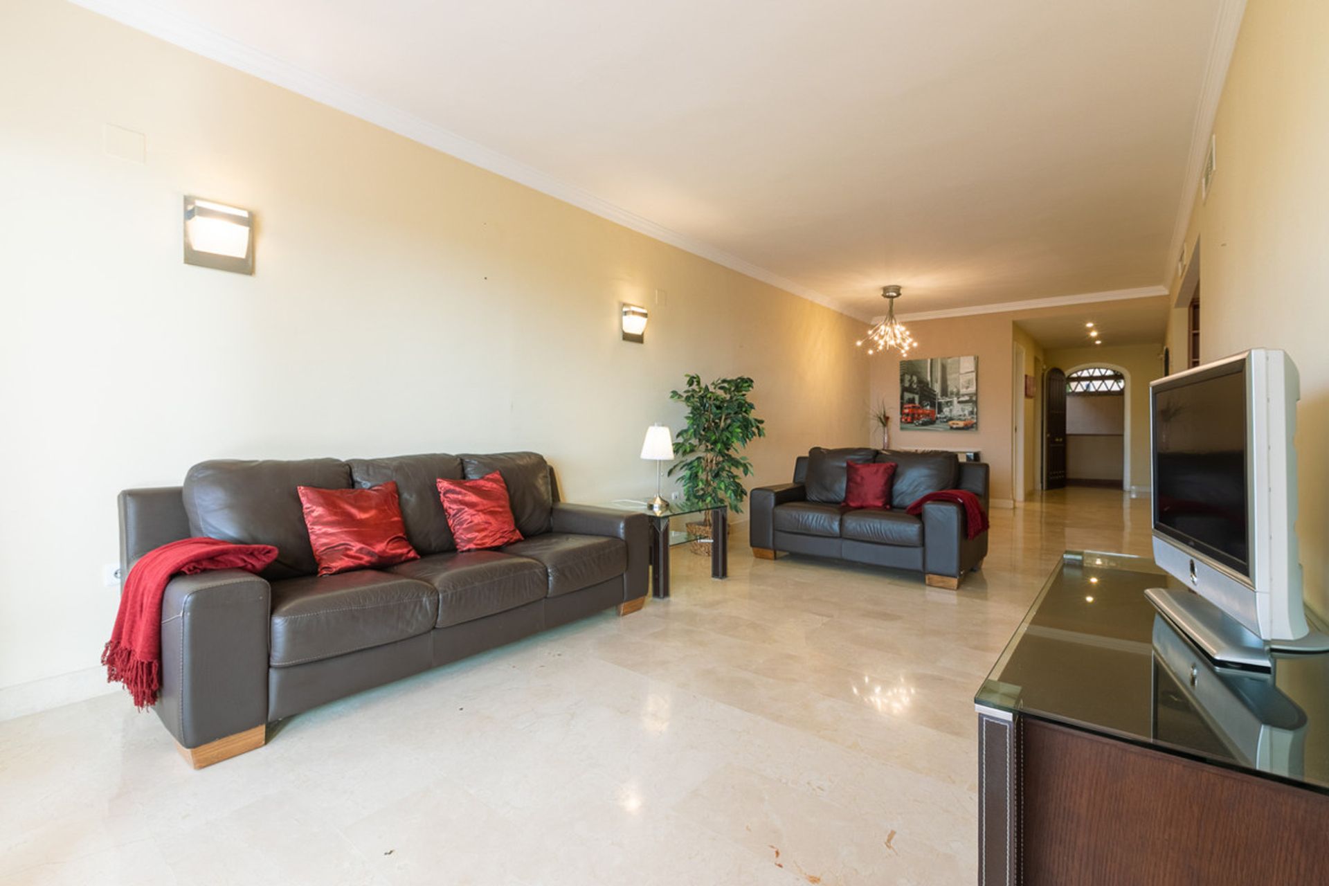 Condominium in Marbella, Andalucía 11004525