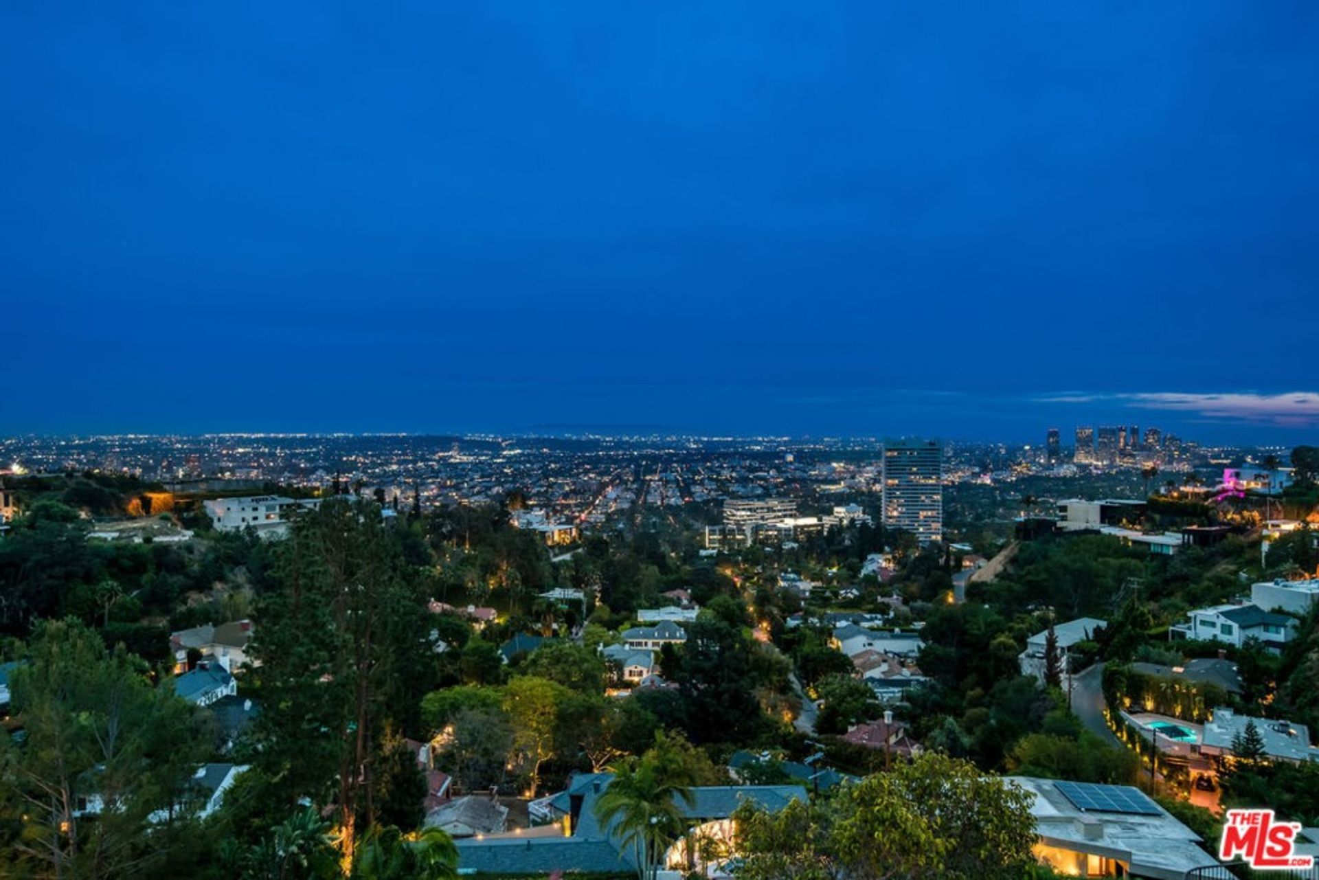 Condominium in Los Angeles, California 11007411