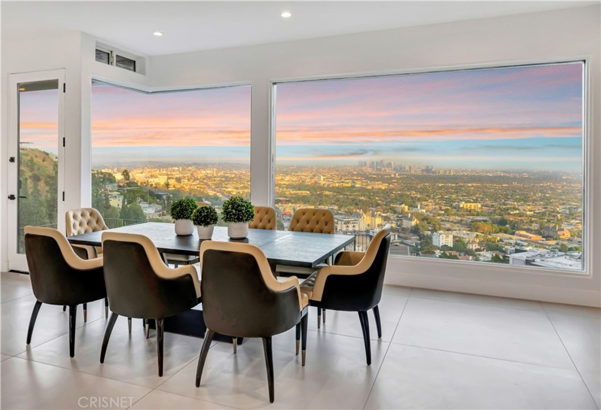 Condominium in Los Angeles, California 11007414